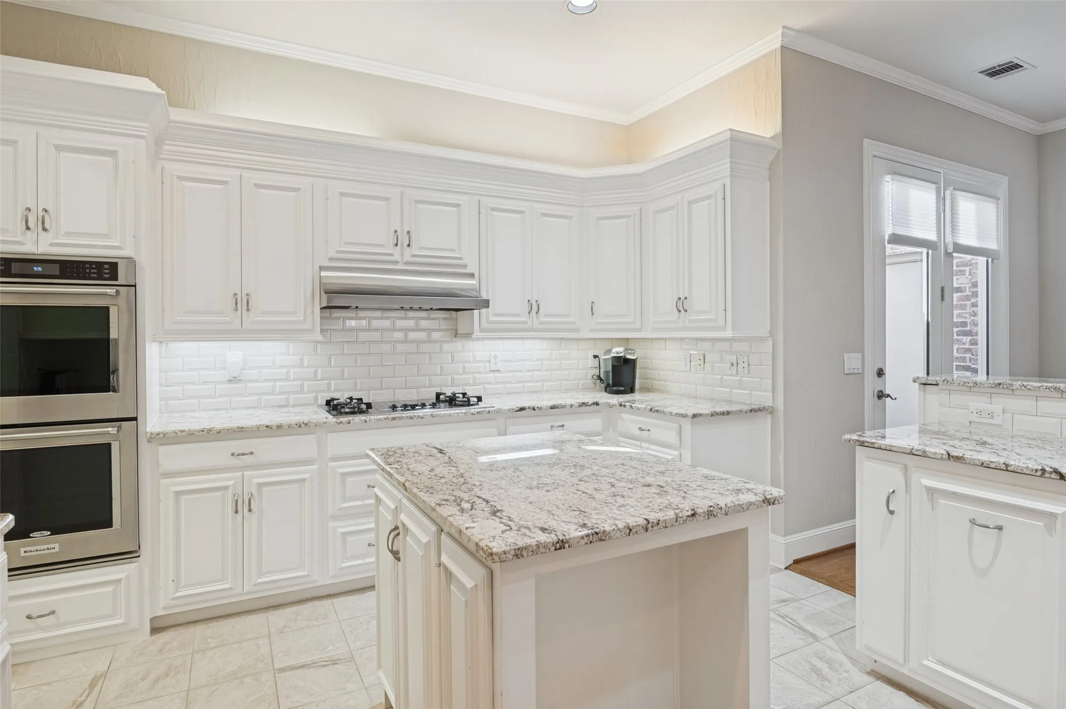 Single Family Residence For Sale in Collin County , 5929 Newgate Lane, Plano, Texas 75093, 3 Bedroom, 3 Bathroom, 2 Garage spaces, 2,734 Sqft, built in 1995, mls#21383878, Real Estate Agent in Plano, Homes For Sale in Collin county, Homes For Sale in Plano, Realtor in Plano Texas, Real Estate Brokerage Independent Realty Texas, Luminita Cordes Realtor