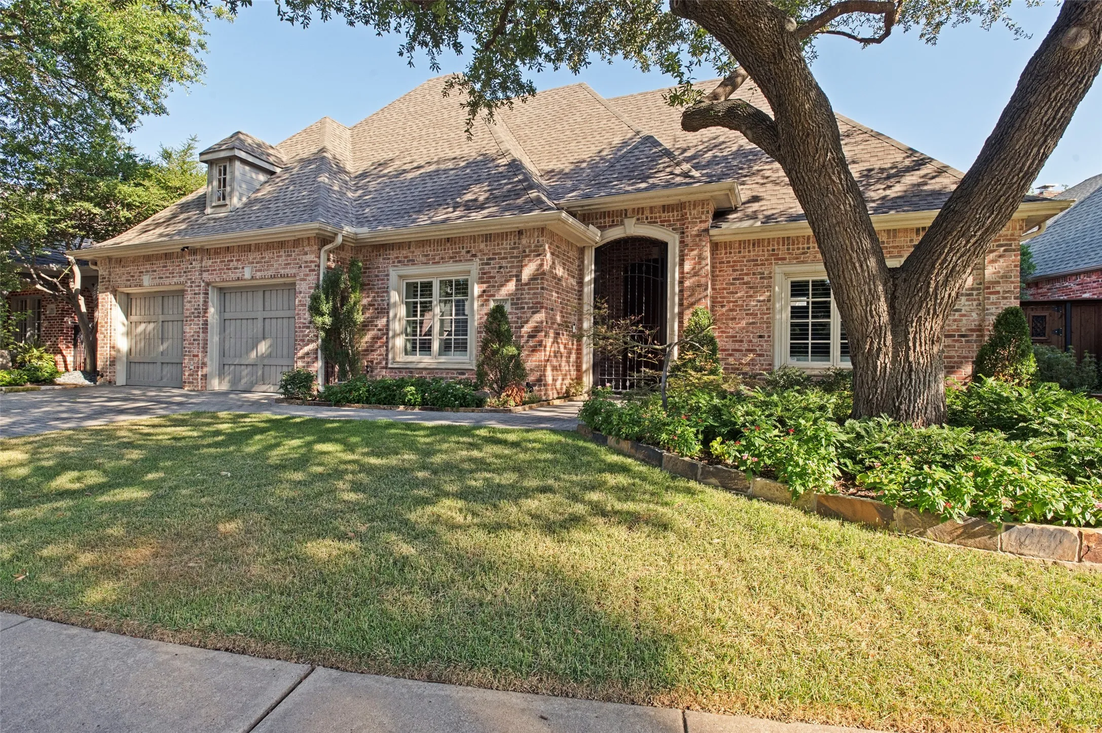 Single Family Residence For Sale in Collin County , 5929 Newgate Lane, Plano, Texas 75093, 3 Bedroom, 3 Bathroom, 2 Garage spaces, 2,734 Sqft, built in 1995, mls#21383878, Real Estate Agent in Plano, Homes For Sale in Collin county, Homes For Sale in Plano, Realtor in Plano Texas, Real Estate Brokerage Independent Realty Texas, Luminita Cordes Realtor