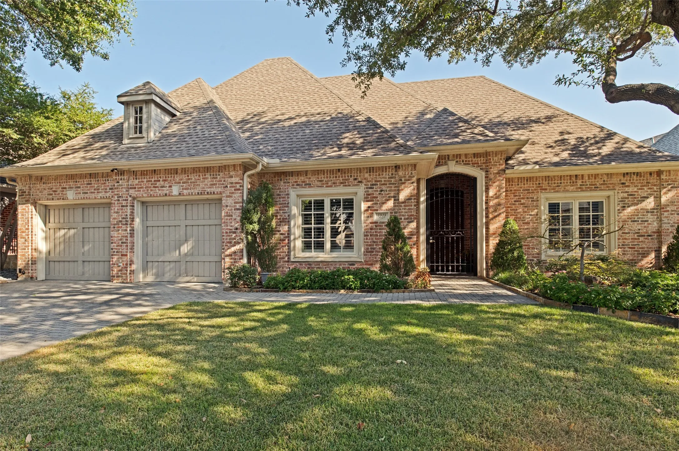 Single Family Residence For Sale in Collin County , 5929 Newgate Lane, Plano, Texas 75093, 3 Bedroom, 3 Bathroom, 2 Garage spaces, 2,734 Sqft, built in 1995, mls#21383878, Real Estate Agent in Plano, Homes For Sale in Collin county, Homes For Sale in Plano, Realtor in Plano Texas, Real Estate Brokerage Independent Realty Texas, Luminita Cordes Realtor