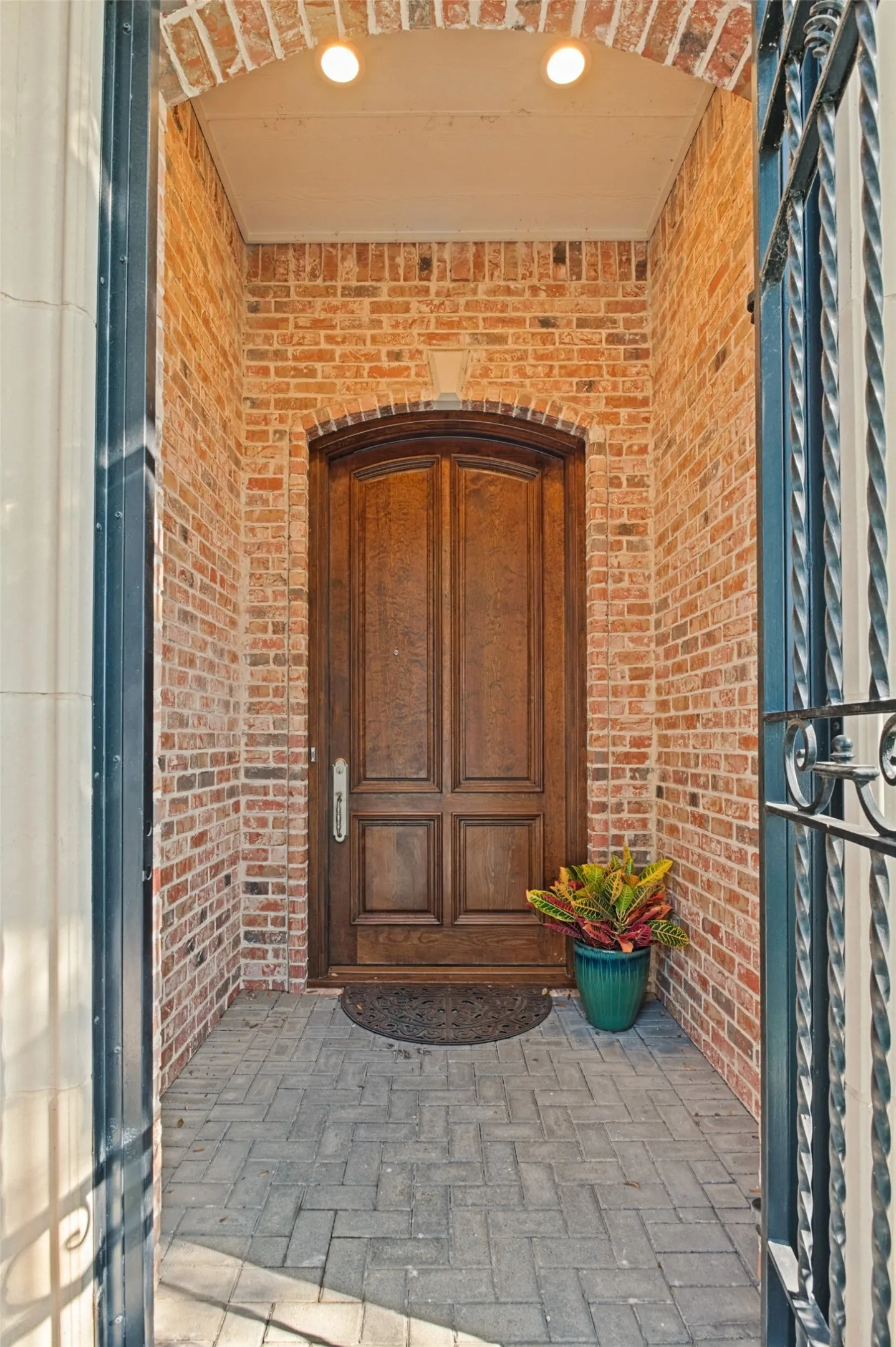Single Family Residence For Sale in Collin County , 5929 Newgate Lane, Plano, Texas 75093, 3 Bedroom, 3 Bathroom, 2 Garage spaces, 2,734 Sqft, built in 1995, mls#21383878, Real Estate Agent in Plano, Homes For Sale in Collin county, Homes For Sale in Plano, Realtor in Plano Texas, Real Estate Brokerage Independent Realty Texas, Luminita Cordes Realtor