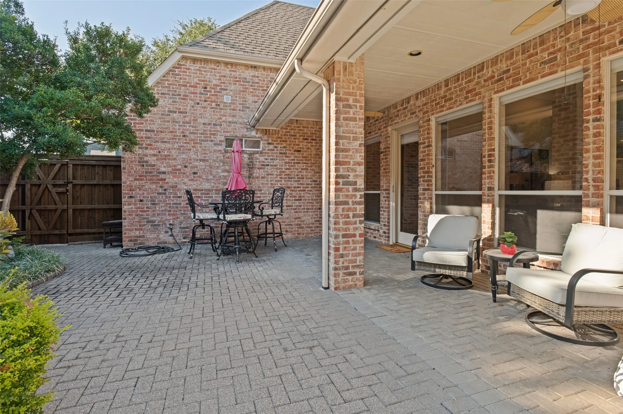 Single Family Residence For Sale in Collin County , 5929 Newgate Lane, Plano, Texas 75093, 3 Bedroom, 3 Bathroom, 2 Garage spaces, 2,734 Sqft, built in 1995, mls#21383878, Real Estate Agent in Plano, Homes For Sale in Collin county, Homes For Sale in Plano, Realtor in Plano Texas, Real Estate Brokerage Independent Realty Texas, Luminita Cordes Realtor