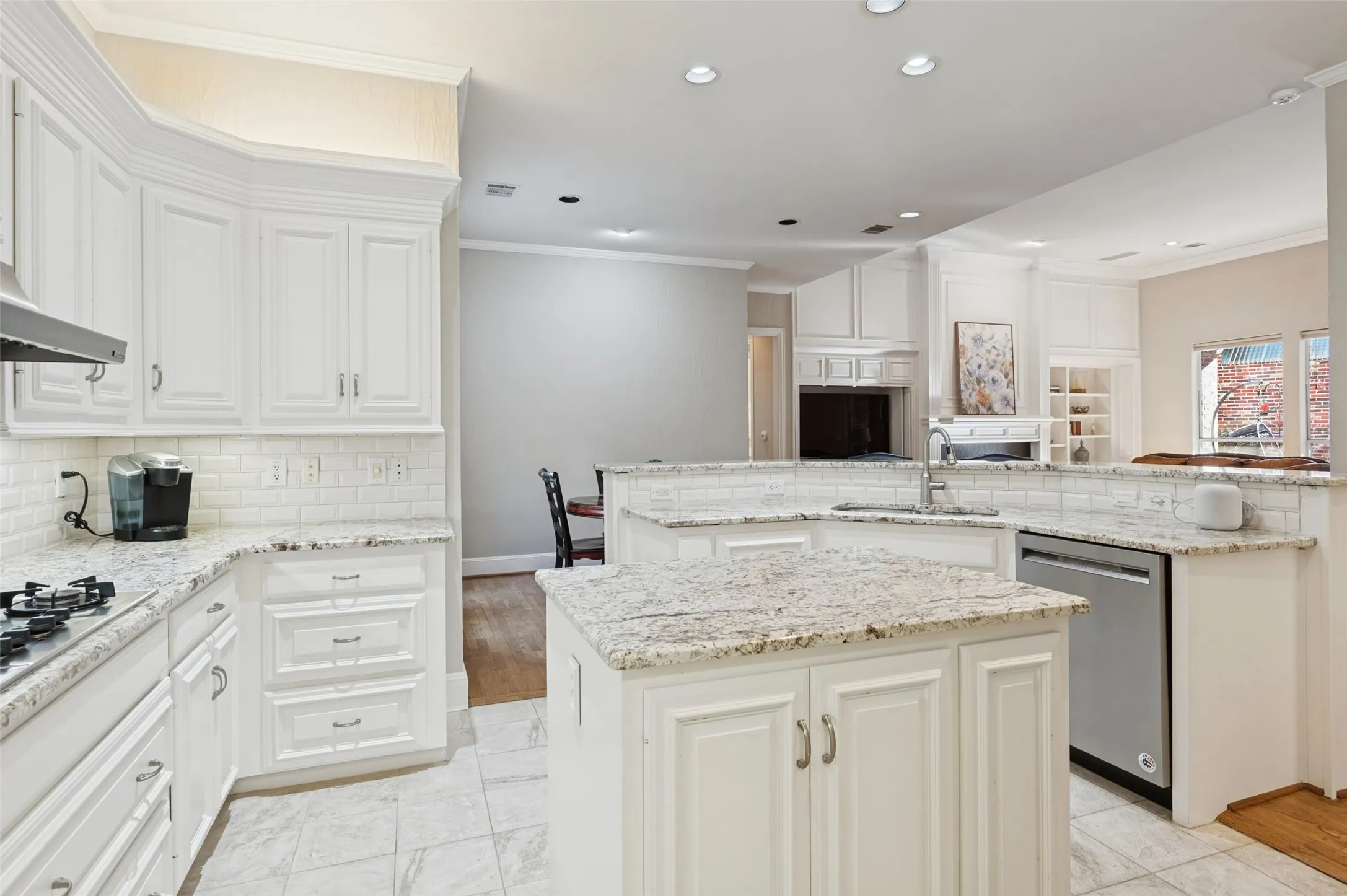 Single Family Residence For Sale in Collin County , 5929 Newgate Lane, Plano, Texas 75093, 3 Bedroom, 3 Bathroom, 2 Garage spaces, 2,734 Sqft, built in 1995, mls#21383878, Real Estate Agent in Plano, Homes For Sale in Collin county, Homes For Sale in Plano, Realtor in Plano Texas, Real Estate Brokerage Independent Realty Texas, Luminita Cordes Realtor