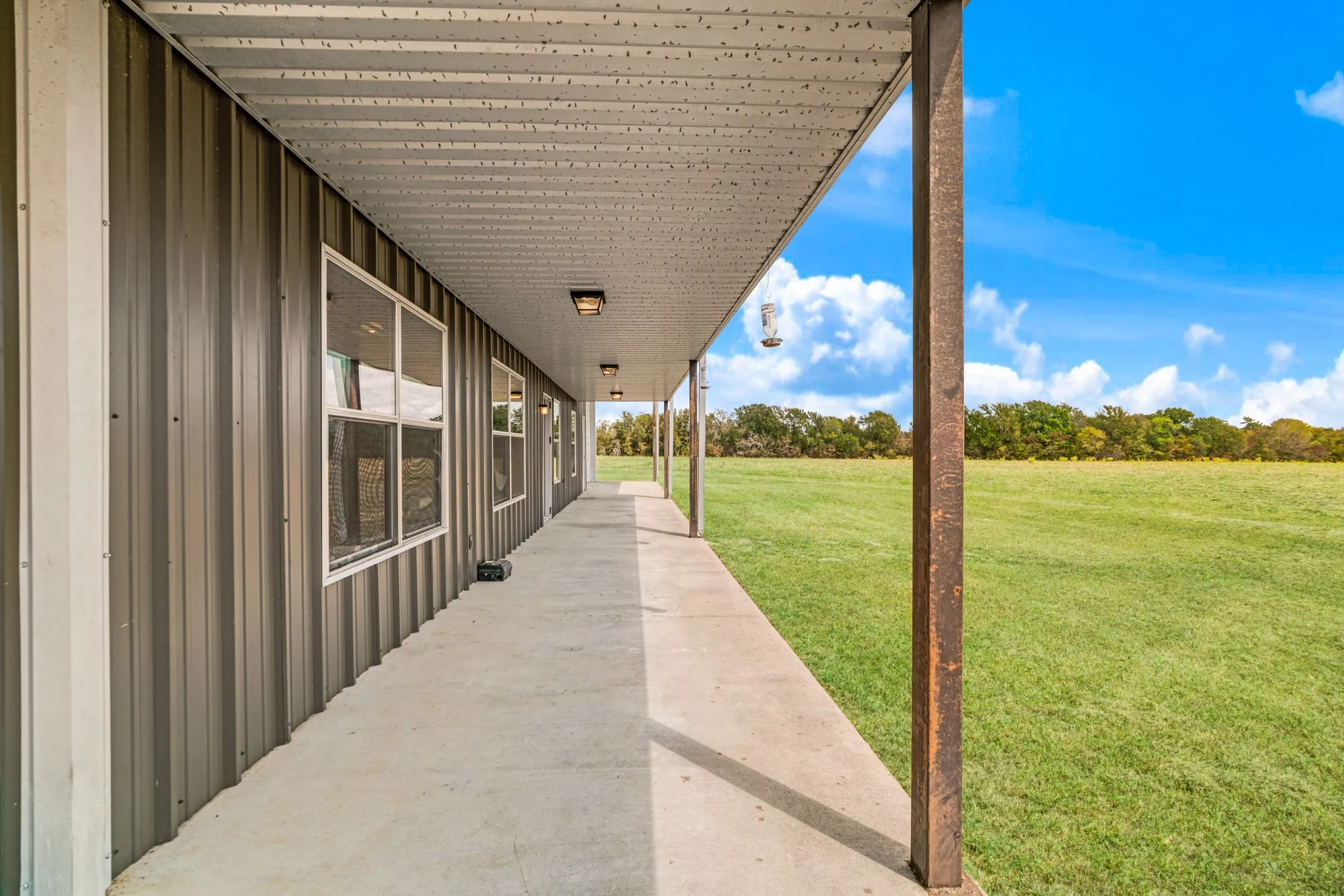 Farm For Sale in Lamar County , 2078 Farm Road 2122, Roxton, Texas 75477, 2 Bedroom, 2 Bathroom, Garage spaces, 2,016 Sqft, built in 2015, mls#21385750, Real Estate Agent in Roxton, Homes For Sale in Lamar county, Homes For Sale in Roxton, Realtor in Roxton Texas, Real Estate Brokerage Independent Realty Texas, Luminita Cordes Realtor