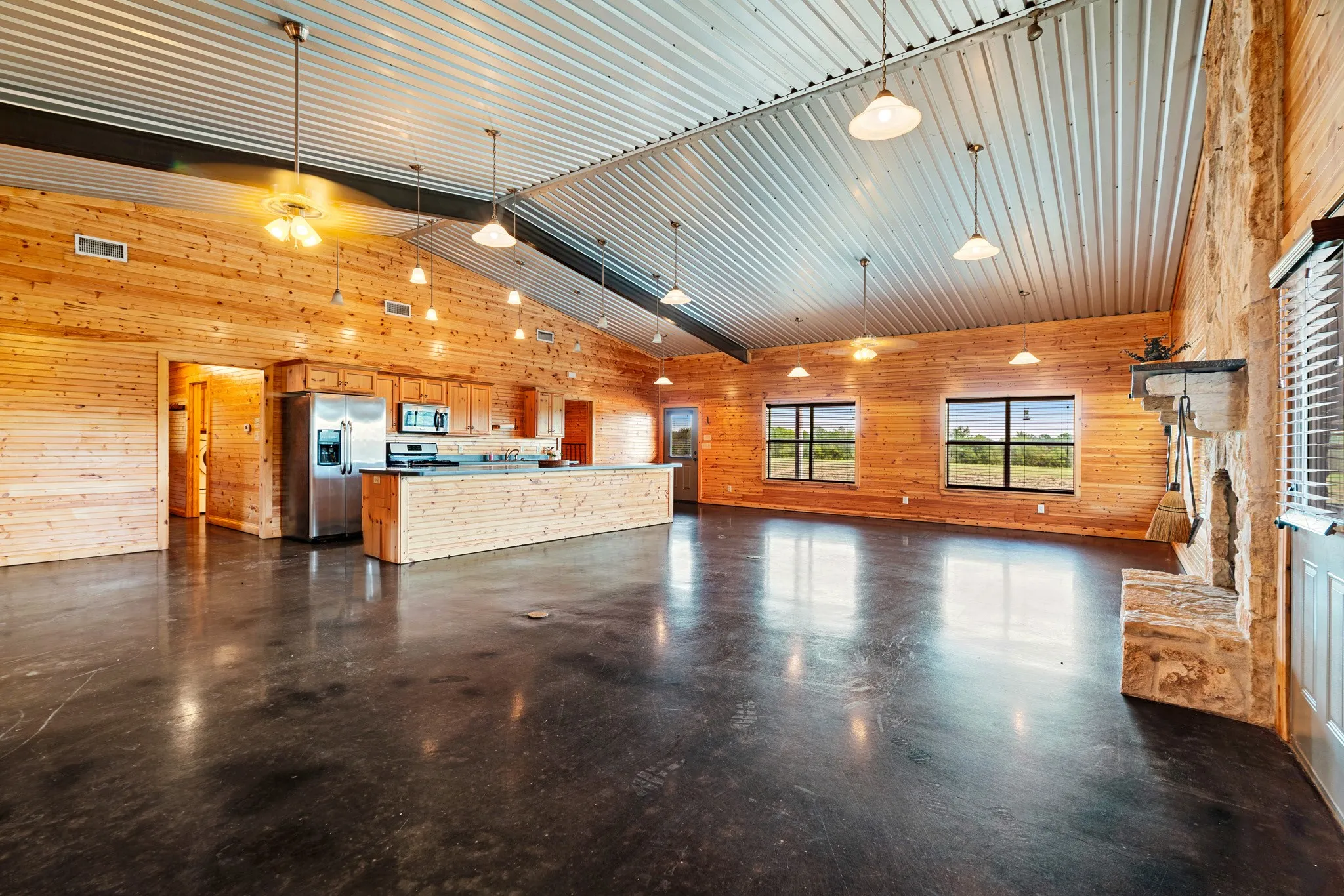 Farm For Sale in Lamar County , 2078 Farm Road 2122, Roxton, Texas 75477, 2 Bedroom, 2 Bathroom, Garage spaces, 2,016 Sqft, built in 2015, mls#21385750, Real Estate Agent in Roxton, Homes For Sale in Lamar county, Homes For Sale in Roxton, Realtor in Roxton Texas, Real Estate Brokerage Independent Realty Texas, Luminita Cordes Realtor