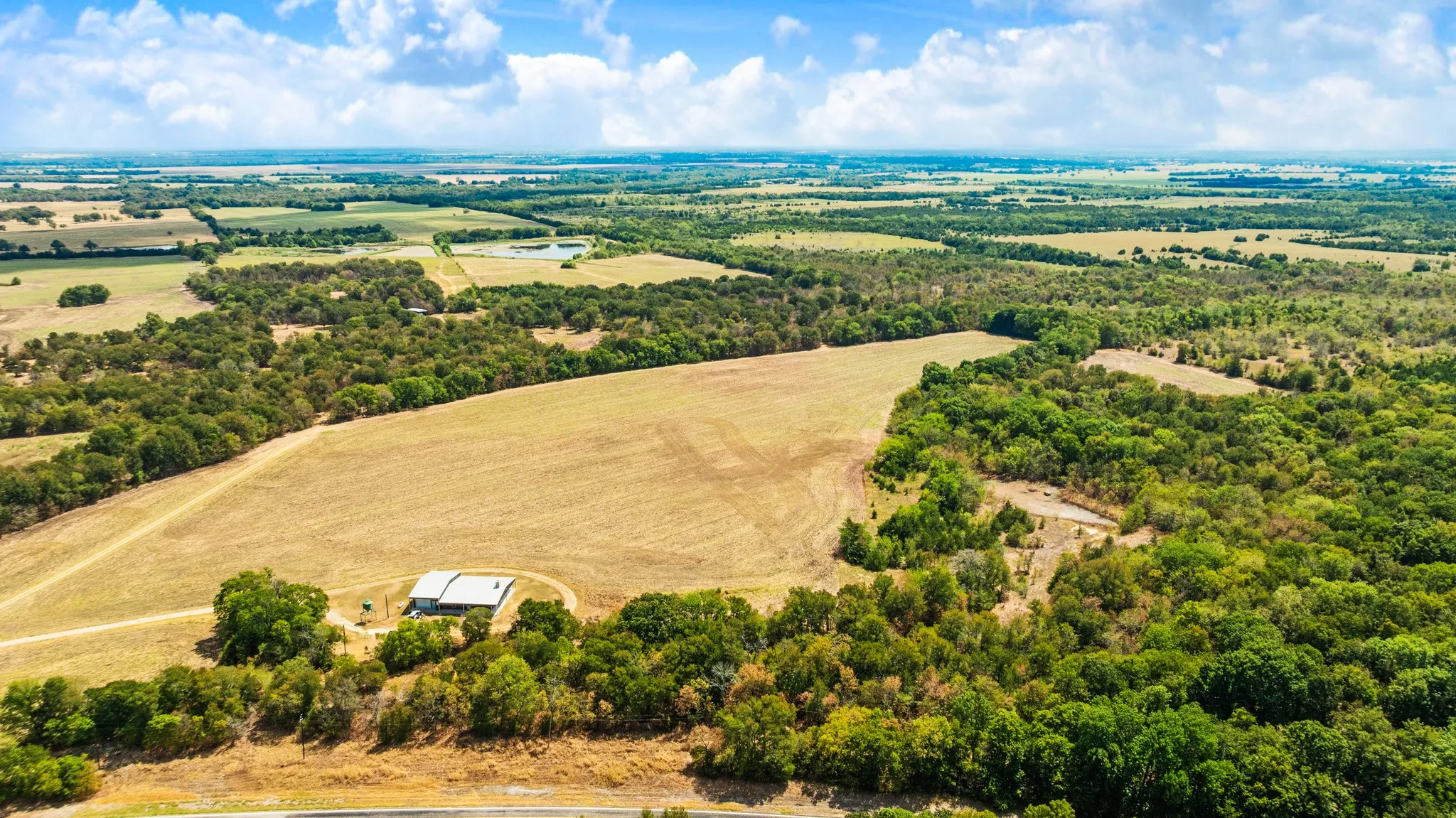 Farm For Sale in Lamar County , 2078 Farm Road 2122, Roxton, Texas 75477, 2 Bedroom, 2 Bathroom, Garage spaces, 2,016 Sqft, built in 2015, mls#21385750, Real Estate Agent in Roxton, Homes For Sale in Lamar county, Homes For Sale in Roxton, Realtor in Roxton Texas, Real Estate Brokerage Independent Realty Texas, Luminita Cordes Realtor