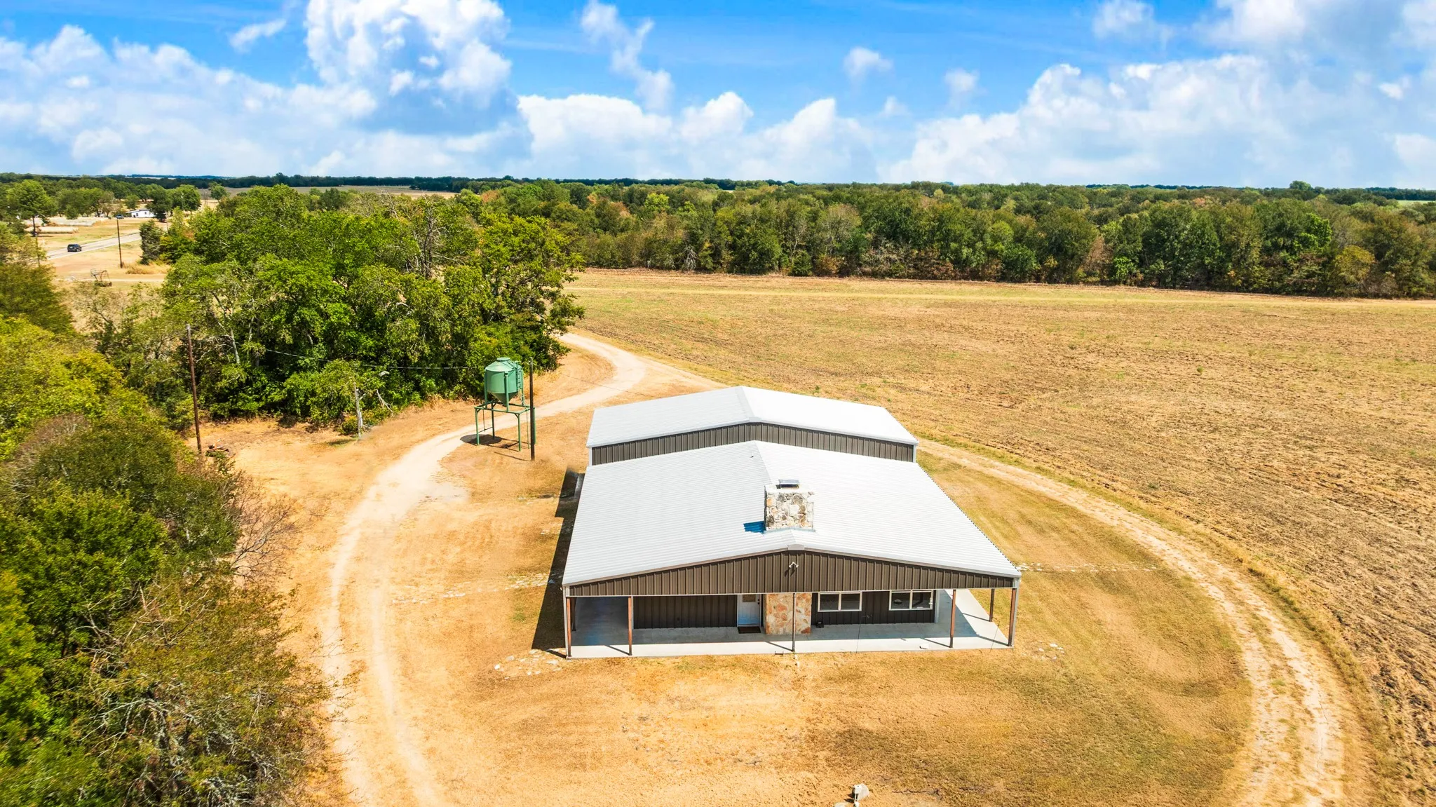 Farm For Sale in Lamar County , 2078 Farm Road 2122, Roxton, Texas 75477, 2 Bedroom, 2 Bathroom, Garage spaces, 2,016 Sqft, built in 2015, mls#21385750, Real Estate Agent in Roxton, Homes For Sale in Lamar county, Homes For Sale in Roxton, Realtor in Roxton Texas, Real Estate Brokerage Independent Realty Texas, Luminita Cordes Realtor
