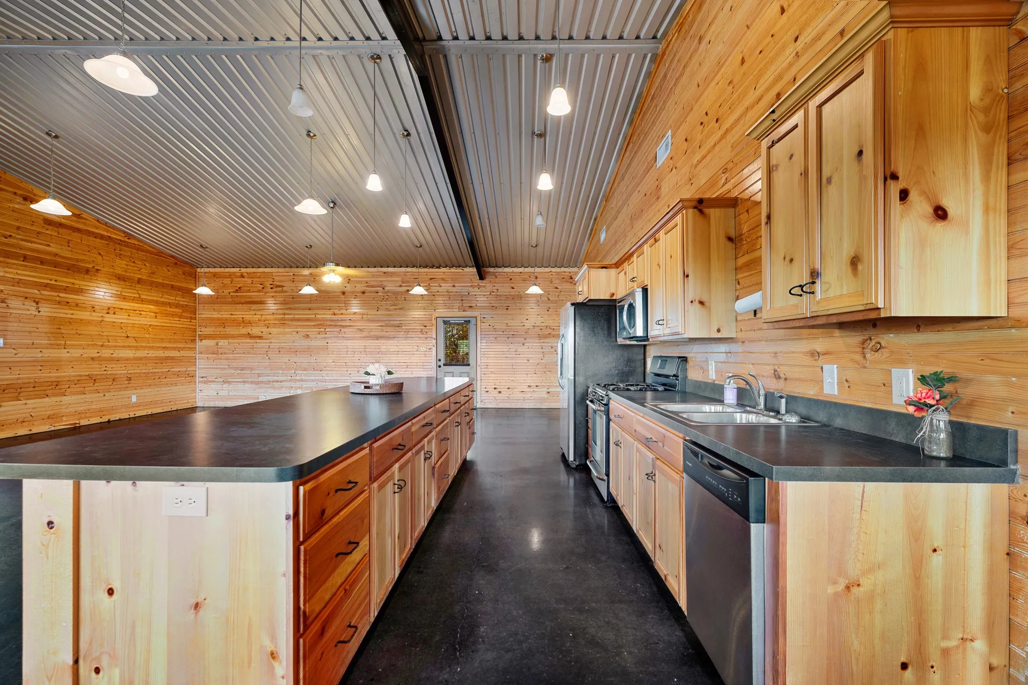 Farm For Sale in Lamar County , 2078 Farm Road 2122, Roxton, Texas 75477, 2 Bedroom, 2 Bathroom, Garage spaces, 2,016 Sqft, built in 2015, mls#21385750, Real Estate Agent in Roxton, Homes For Sale in Lamar county, Homes For Sale in Roxton, Realtor in Roxton Texas, Real Estate Brokerage Independent Realty Texas, Luminita Cordes Realtor