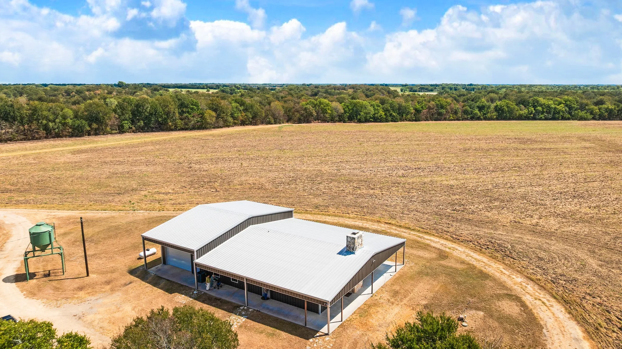Farm For Sale in Lamar County , 2078 Farm Road 2122, Roxton, Texas 75477, 2 Bedroom, 2 Bathroom, Garage spaces, 2,016 Sqft, built in 2015, mls#21385750, Real Estate Agent in Roxton, Homes For Sale in Lamar county, Homes For Sale in Roxton, Realtor in Roxton Texas, Real Estate Brokerage Independent Realty Texas, Luminita Cordes Realtor
