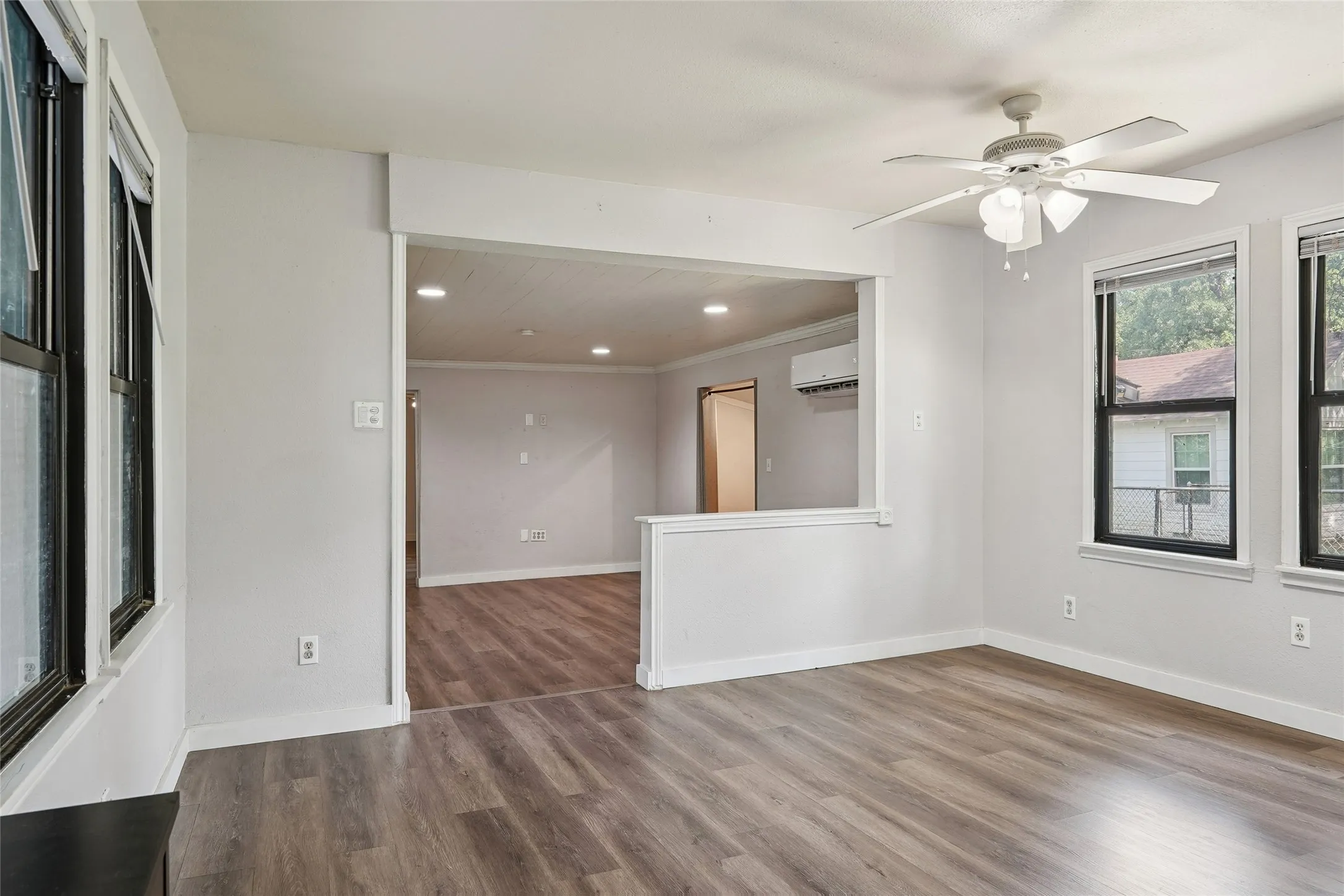 Single Family Residence For Sale in Tarrant County , 7616 Osage Trail, Lake Worth, Texas 76135, 3 Bedroom, 2 Bathroom, Garage spaces, 1,166 Sqft, built in 1946, mls#21386745, Real Estate Agent in Lake Worth, Homes For Sale in Tarrant county, Homes For Sale in Lake Worth, Realtor in Lake Worth Texas, Real Estate Brokerage Independent Realty Texas, Luminita Cordes Realtor