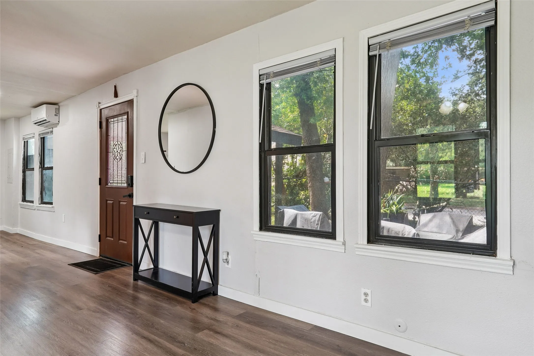 Single Family Residence For Sale in Tarrant County , 7616 Osage Trail, Lake Worth, Texas 76135, 3 Bedroom, 2 Bathroom, Garage spaces, 1,166 Sqft, built in 1946, mls#21386745, Real Estate Agent in Lake Worth, Homes For Sale in Tarrant county, Homes For Sale in Lake Worth, Realtor in Lake Worth Texas, Real Estate Brokerage Independent Realty Texas, Luminita Cordes Realtor