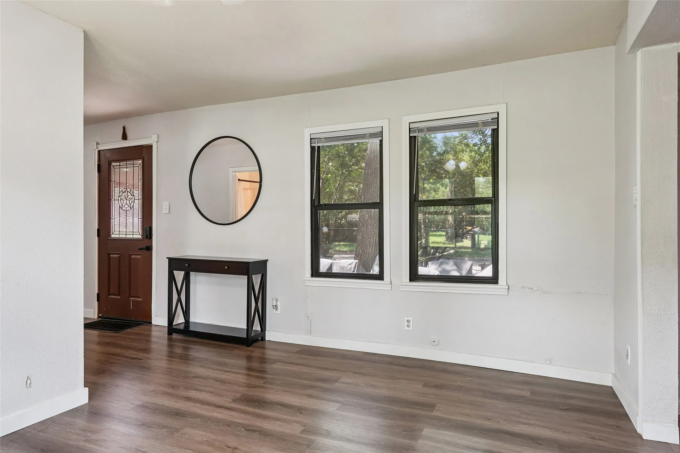 Single Family Residence For Sale in Tarrant County , 7616 Osage Trail, Lake Worth, Texas 76135, 3 Bedroom, 2 Bathroom, Garage spaces, 1,166 Sqft, built in 1946, mls#21386745, Real Estate Agent in Lake Worth, Homes For Sale in Tarrant county, Homes For Sale in Lake Worth, Realtor in Lake Worth Texas, Real Estate Brokerage Independent Realty Texas, Luminita Cordes Realtor