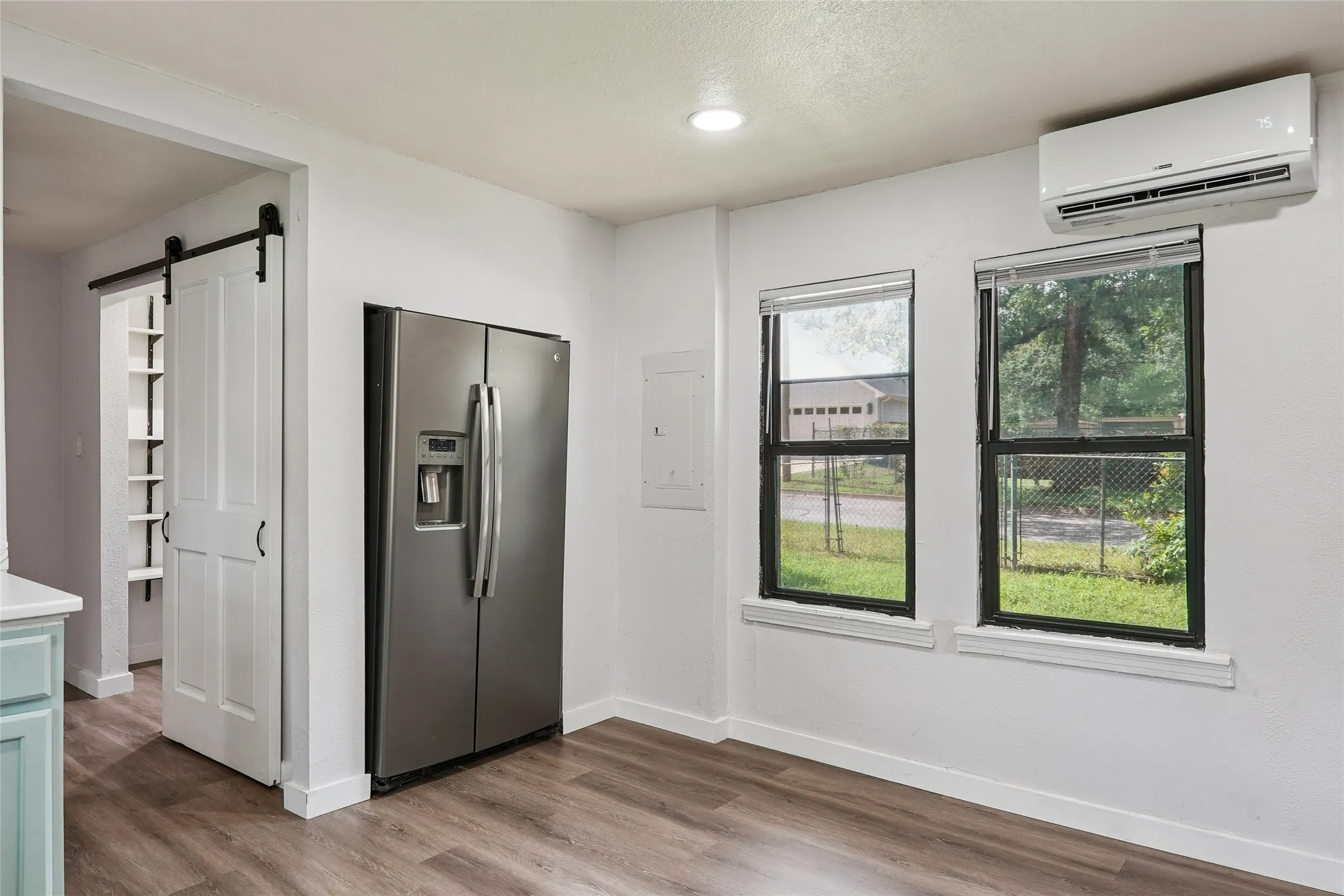 Single Family Residence For Sale in Tarrant County , 7616 Osage Trail, Lake Worth, Texas 76135, 3 Bedroom, 2 Bathroom, Garage spaces, 1,166 Sqft, built in 1946, mls#21386745, Real Estate Agent in Lake Worth, Homes For Sale in Tarrant county, Homes For Sale in Lake Worth, Realtor in Lake Worth Texas, Real Estate Brokerage Independent Realty Texas, Luminita Cordes Realtor