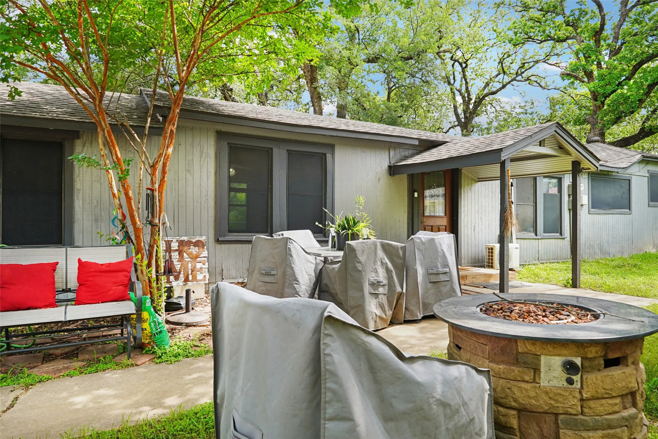 Single Family Residence For Sale in Tarrant County , 7616 Osage Trail, Lake Worth, Texas 76135, 3 Bedroom, 2 Bathroom, Garage spaces, 1,166 Sqft, built in 1946, mls#21386745, Real Estate Agent in Lake Worth, Homes For Sale in Tarrant county, Homes For Sale in Lake Worth, Realtor in Lake Worth Texas, Real Estate Brokerage Independent Realty Texas, Luminita Cordes Realtor
