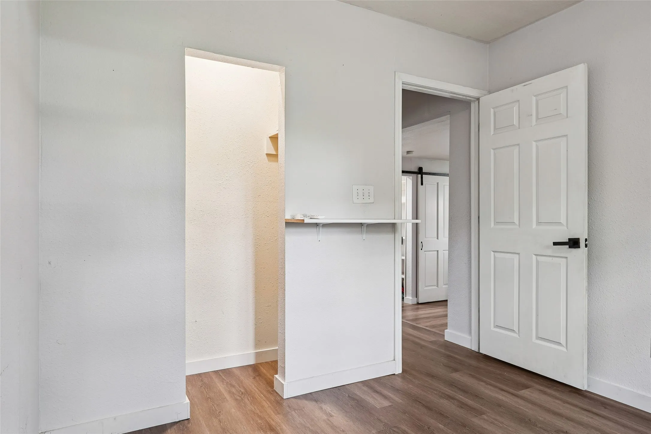 Single Family Residence For Sale in Tarrant County , 7616 Osage Trail, Lake Worth, Texas 76135, 3 Bedroom, 2 Bathroom, Garage spaces, 1,166 Sqft, built in 1946, mls#21386745, Real Estate Agent in Lake Worth, Homes For Sale in Tarrant county, Homes For Sale in Lake Worth, Realtor in Lake Worth Texas, Real Estate Brokerage Independent Realty Texas, Luminita Cordes Realtor