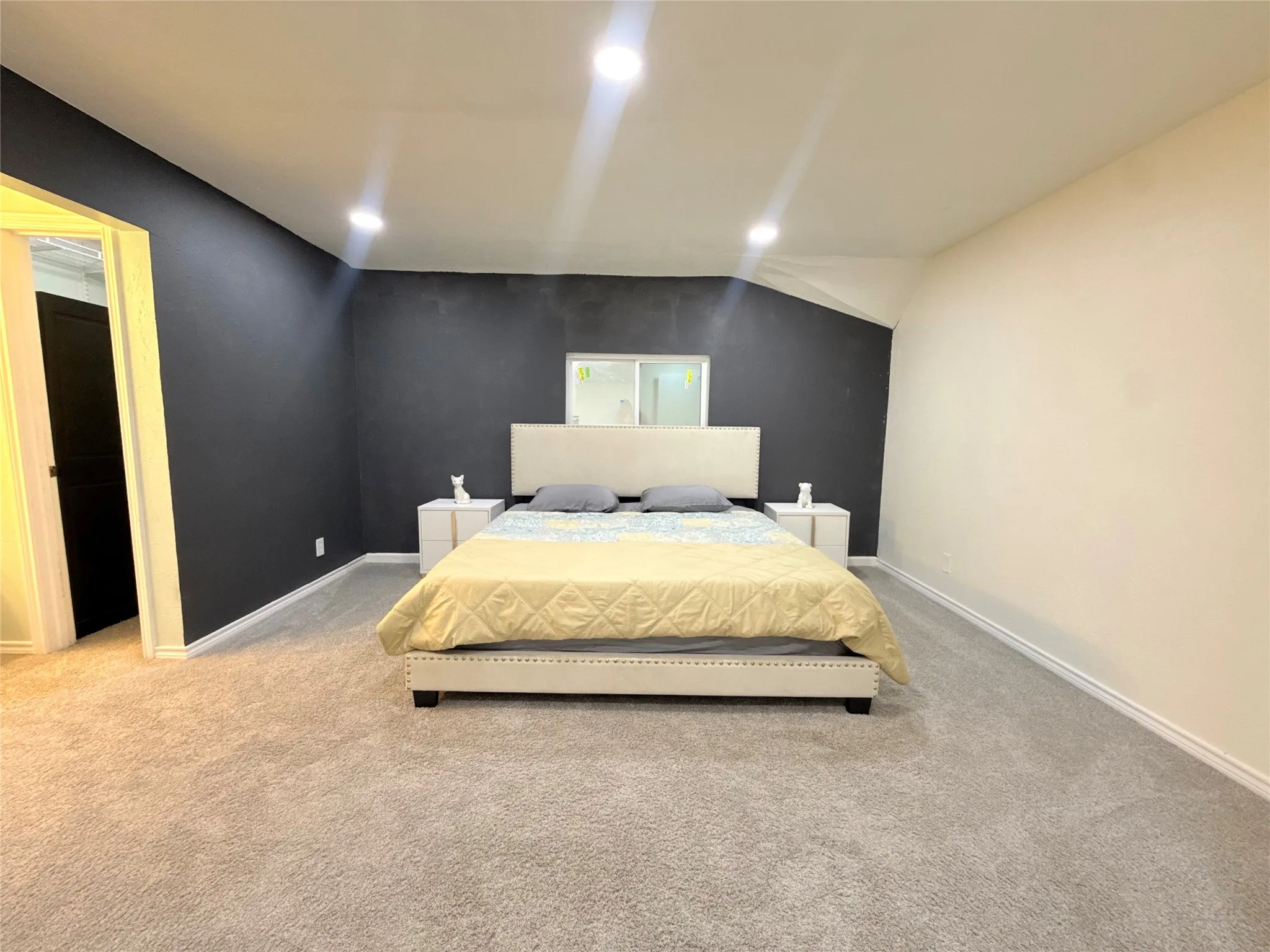 Single Family Residence For Sale in Dallas County , 3131 Wycliff Avenue, Dallas, Texas 75219, 2 Bedroom, 2 Bathroom, 1 Garage spaces, 1,445 Sqft, built in 1974, mls#21386748, Real Estate Agent in Dallas, Homes For Sale in Dallas county, Homes For Sale in Dallas, Realtor in Dallas Texas, Real Estate Brokerage Independent Realty Texas, Luminita Cordes Realtor