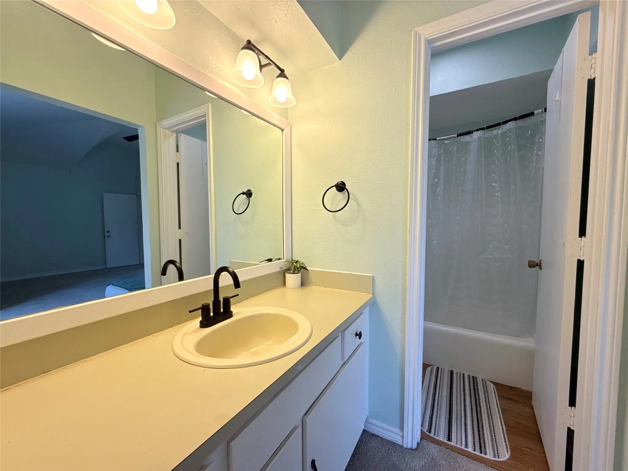 Single Family Residence For Sale in Dallas County , 3131 Wycliff Avenue, Dallas, Texas 75219, 2 Bedroom, 2 Bathroom, 1 Garage spaces, 1,445 Sqft, built in 1974, mls#21386748, Real Estate Agent in Dallas, Homes For Sale in Dallas county, Homes For Sale in Dallas, Realtor in Dallas Texas, Real Estate Brokerage Independent Realty Texas, Luminita Cordes Realtor