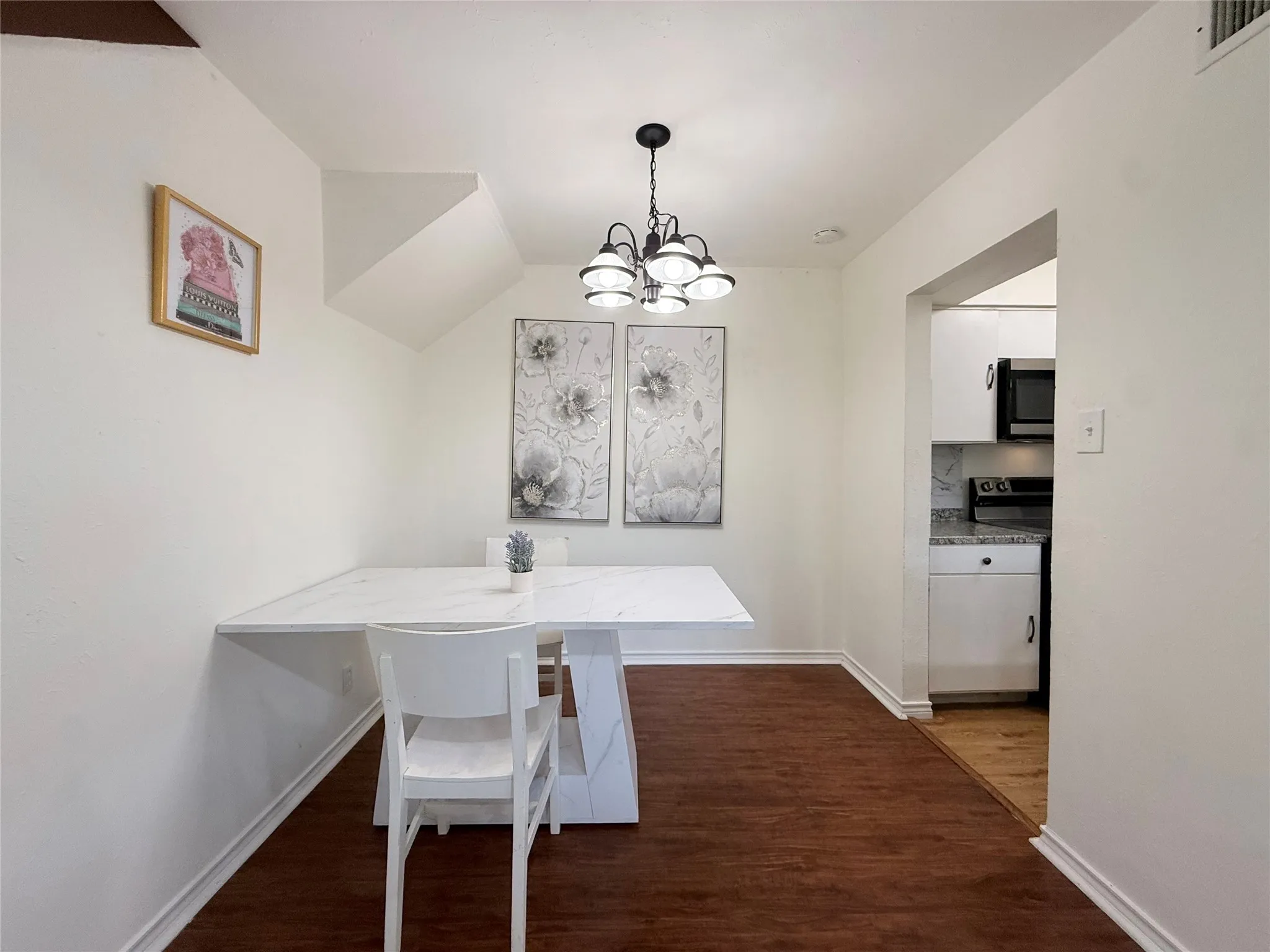 Single Family Residence For Sale in Dallas County , 3131 Wycliff Avenue, Dallas, Texas 75219, 2 Bedroom, 2 Bathroom, 1 Garage spaces, 1,445 Sqft, built in 1974, mls#21386748, Real Estate Agent in Dallas, Homes For Sale in Dallas county, Homes For Sale in Dallas, Realtor in Dallas Texas, Real Estate Brokerage Independent Realty Texas, Luminita Cordes Realtor