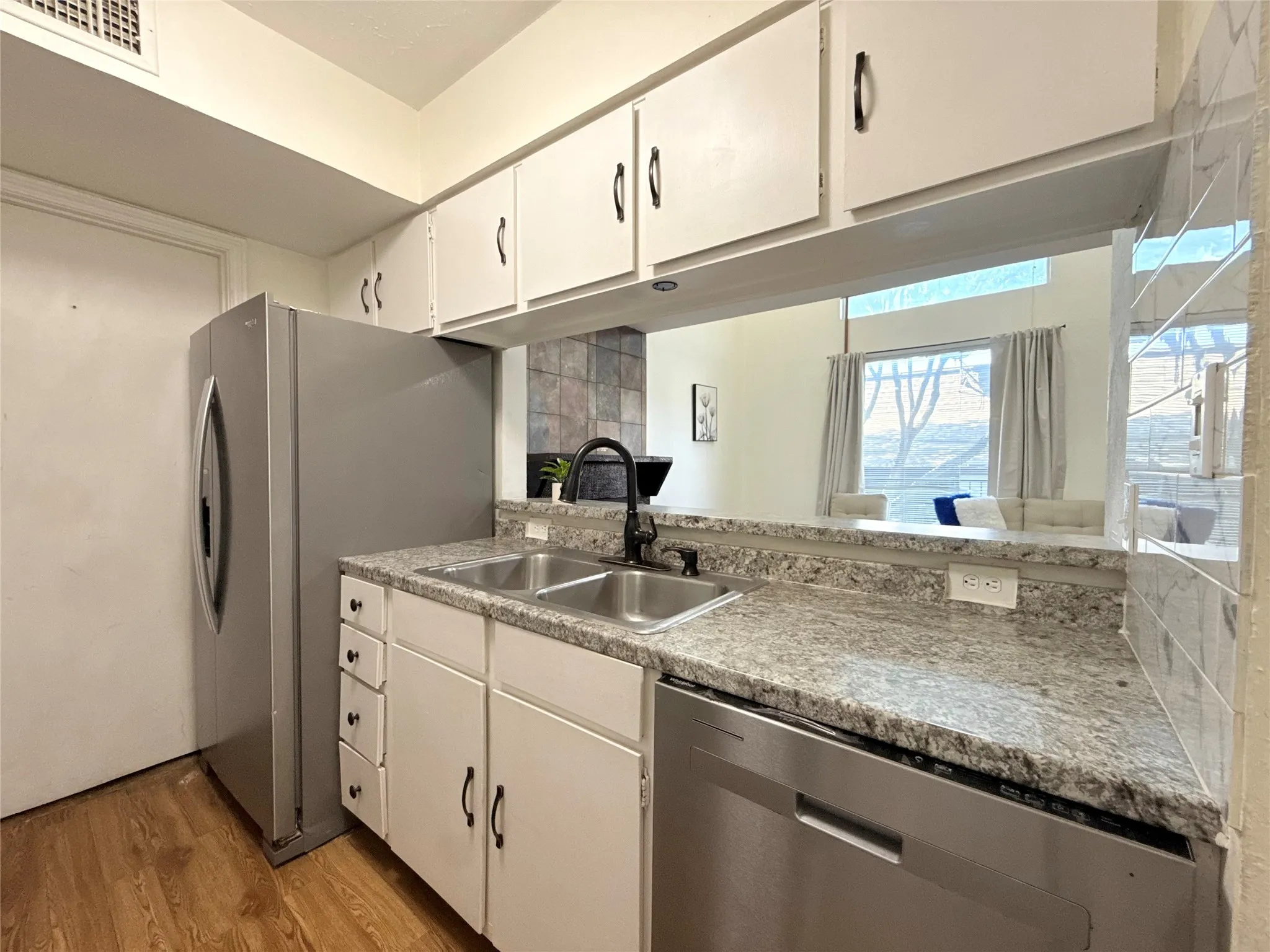 Single Family Residence For Sale in Dallas County , 3131 Wycliff Avenue, Dallas, Texas 75219, 2 Bedroom, 2 Bathroom, 1 Garage spaces, 1,445 Sqft, built in 1974, mls#21386748, Real Estate Agent in Dallas, Homes For Sale in Dallas county, Homes For Sale in Dallas, Realtor in Dallas Texas, Real Estate Brokerage Independent Realty Texas, Luminita Cordes Realtor