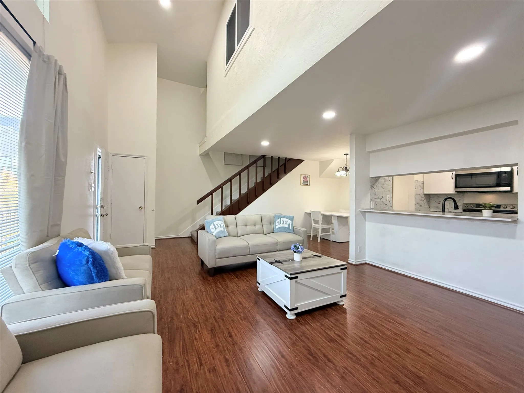 Single Family Residence For Sale in Dallas County , 3131 Wycliff Avenue, Dallas, Texas 75219, 2 Bedroom, 2 Bathroom, 1 Garage spaces, 1,445 Sqft, built in 1974, mls#21386748, Real Estate Agent in Dallas, Homes For Sale in Dallas county, Homes For Sale in Dallas, Realtor in Dallas Texas, Real Estate Brokerage Independent Realty Texas, Luminita Cordes Realtor