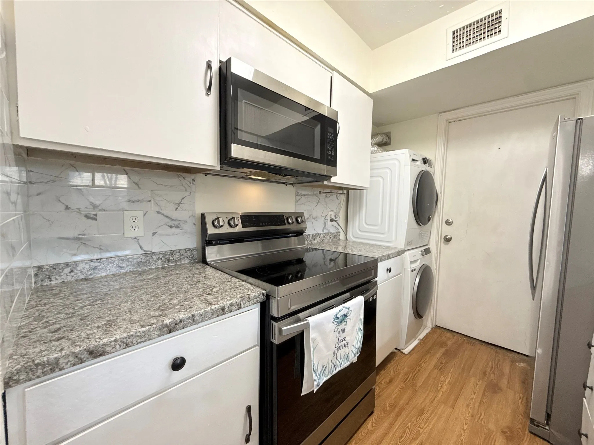 Single Family Residence For Sale in Dallas County , 3131 Wycliff Avenue, Dallas, Texas 75219, 2 Bedroom, 2 Bathroom, 1 Garage spaces, 1,445 Sqft, built in 1974, mls#21386748, Real Estate Agent in Dallas, Homes For Sale in Dallas county, Homes For Sale in Dallas, Realtor in Dallas Texas, Real Estate Brokerage Independent Realty Texas, Luminita Cordes Realtor