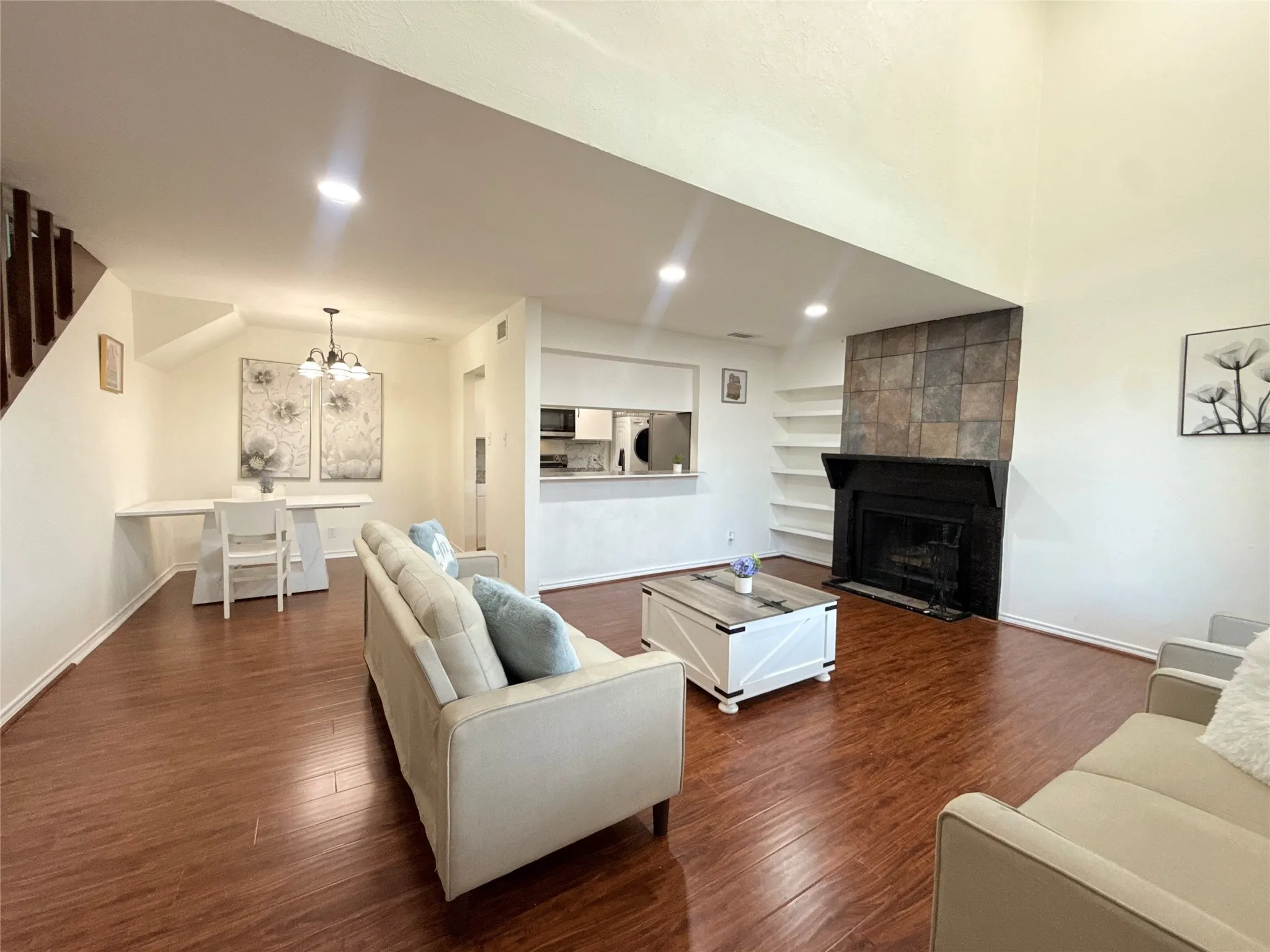 Single Family Residence For Sale in Dallas County , 3131 Wycliff Avenue, Dallas, Texas 75219, 2 Bedroom, 2 Bathroom, 1 Garage spaces, 1,445 Sqft, built in 1974, mls#21386748, Real Estate Agent in Dallas, Homes For Sale in Dallas county, Homes For Sale in Dallas, Realtor in Dallas Texas, Real Estate Brokerage Independent Realty Texas, Luminita Cordes Realtor