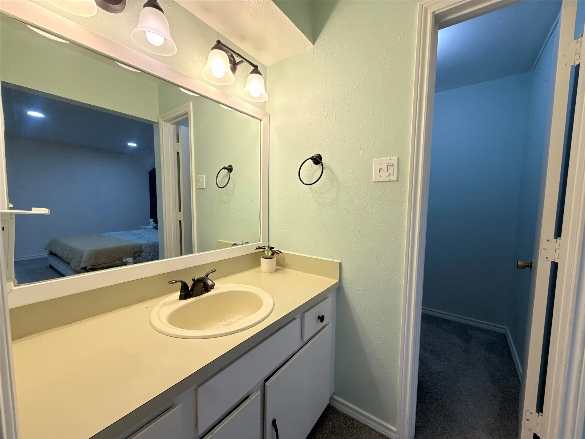 Single Family Residence For Sale in Dallas County , 3131 Wycliff Avenue, Dallas, Texas 75219, 2 Bedroom, 2 Bathroom, 1 Garage spaces, 1,445 Sqft, built in 1974, mls#21386748, Real Estate Agent in Dallas, Homes For Sale in Dallas county, Homes For Sale in Dallas, Realtor in Dallas Texas, Real Estate Brokerage Independent Realty Texas, Luminita Cordes Realtor
