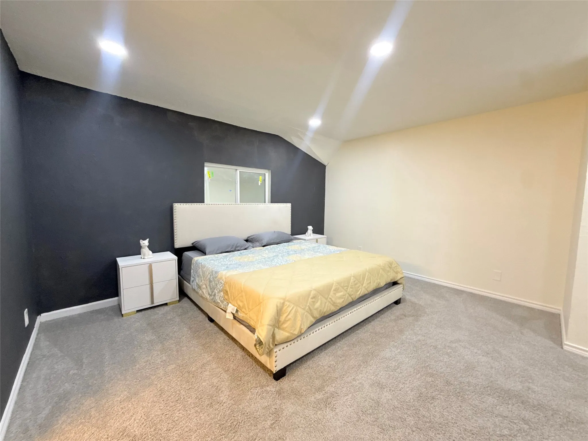 Single Family Residence For Sale in Dallas County , 3131 Wycliff Avenue, Dallas, Texas 75219, 2 Bedroom, 2 Bathroom, 1 Garage spaces, 1,445 Sqft, built in 1974, mls#21386748, Real Estate Agent in Dallas, Homes For Sale in Dallas county, Homes For Sale in Dallas, Realtor in Dallas Texas, Real Estate Brokerage Independent Realty Texas, Luminita Cordes Realtor