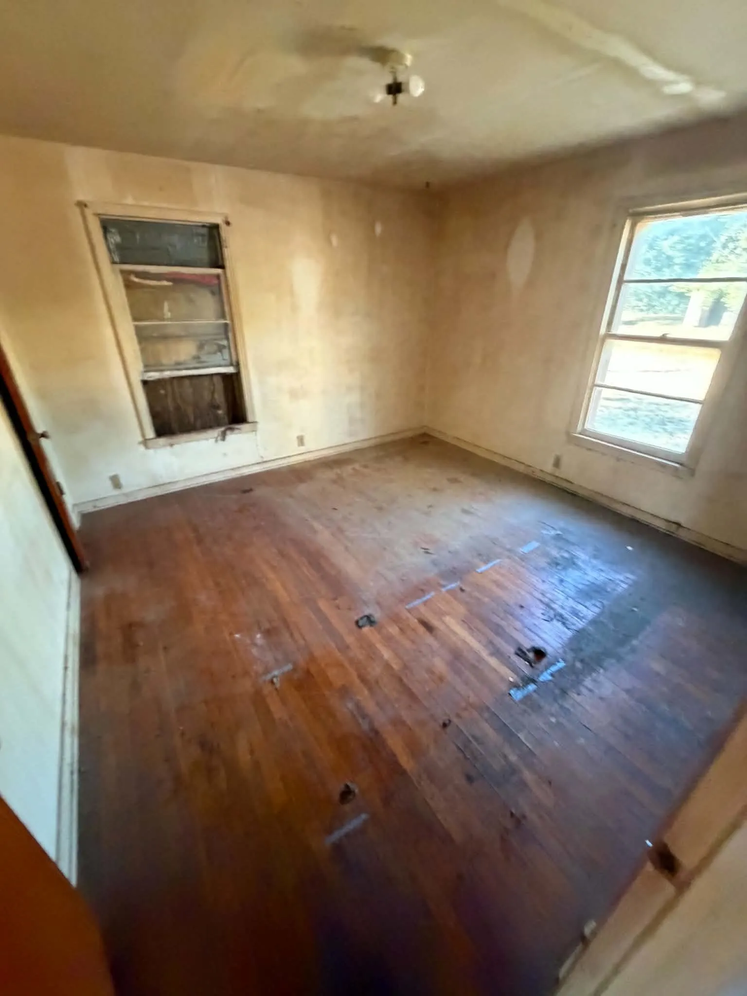 Single Family Residence For Sale in Ellis County , 317 College Street, Italy, Texas 76651, 3 Bedroom, 1 Bathroom, Garage spaces, 1,350 Sqft, built in 1959, mls#21386760, Real Estate Agent in Italy, Homes For Sale in Ellis county, Homes For Sale in Italy, Realtor in Italy Texas, Real Estate Brokerage Independent Realty Texas, Luminita Cordes Realtor