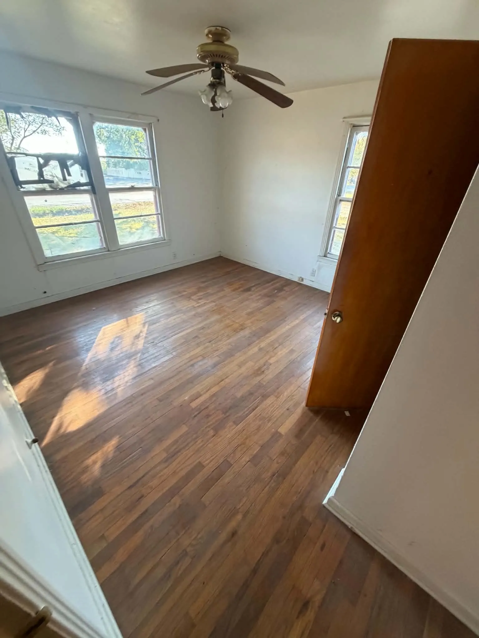 Single Family Residence For Sale in Ellis County , 317 College Street, Italy, Texas 76651, 3 Bedroom, 1 Bathroom, Garage spaces, 1,350 Sqft, built in 1959, mls#21386760, Real Estate Agent in Italy, Homes For Sale in Ellis county, Homes For Sale in Italy, Realtor in Italy Texas, Real Estate Brokerage Independent Realty Texas, Luminita Cordes Realtor