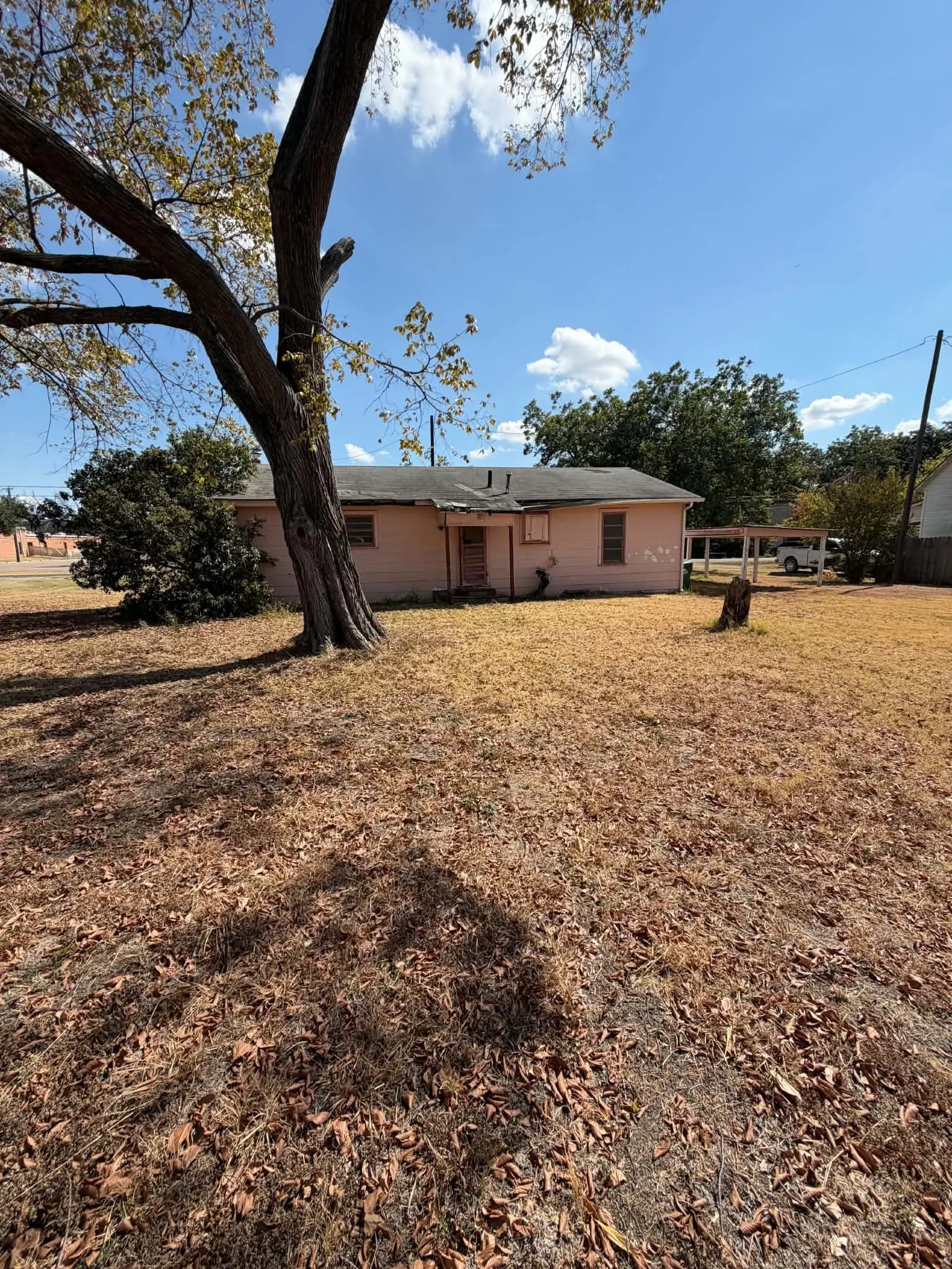Single Family Residence For Sale in Ellis County , 317 College Street, Italy, Texas 76651, 3 Bedroom, 1 Bathroom, Garage spaces, 1,350 Sqft, built in 1959, mls#21386760, Real Estate Agent in Italy, Homes For Sale in Ellis county, Homes For Sale in Italy, Realtor in Italy Texas, Real Estate Brokerage Independent Realty Texas, Luminita Cordes Realtor