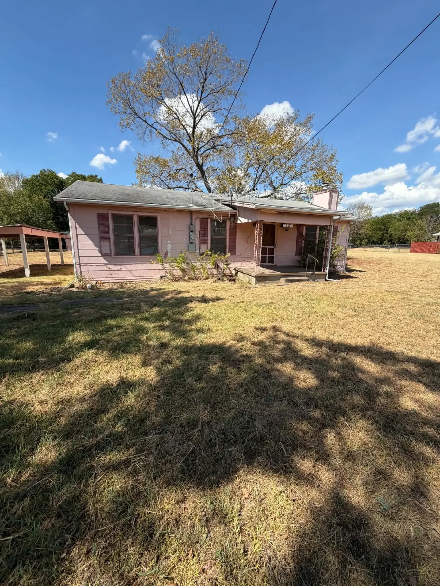 Single Family Residence For Sale in Ellis County , 317 College Street, Italy, Texas 76651, 3 Bedroom, 1 Bathroom, Garage spaces, 1,350 Sqft, built in 1959, mls#21386760, Real Estate Agent in Italy, Homes For Sale in Ellis county, Homes For Sale in Italy, Realtor in Italy Texas, Real Estate Brokerage Independent Realty Texas, Luminita Cordes Realtor