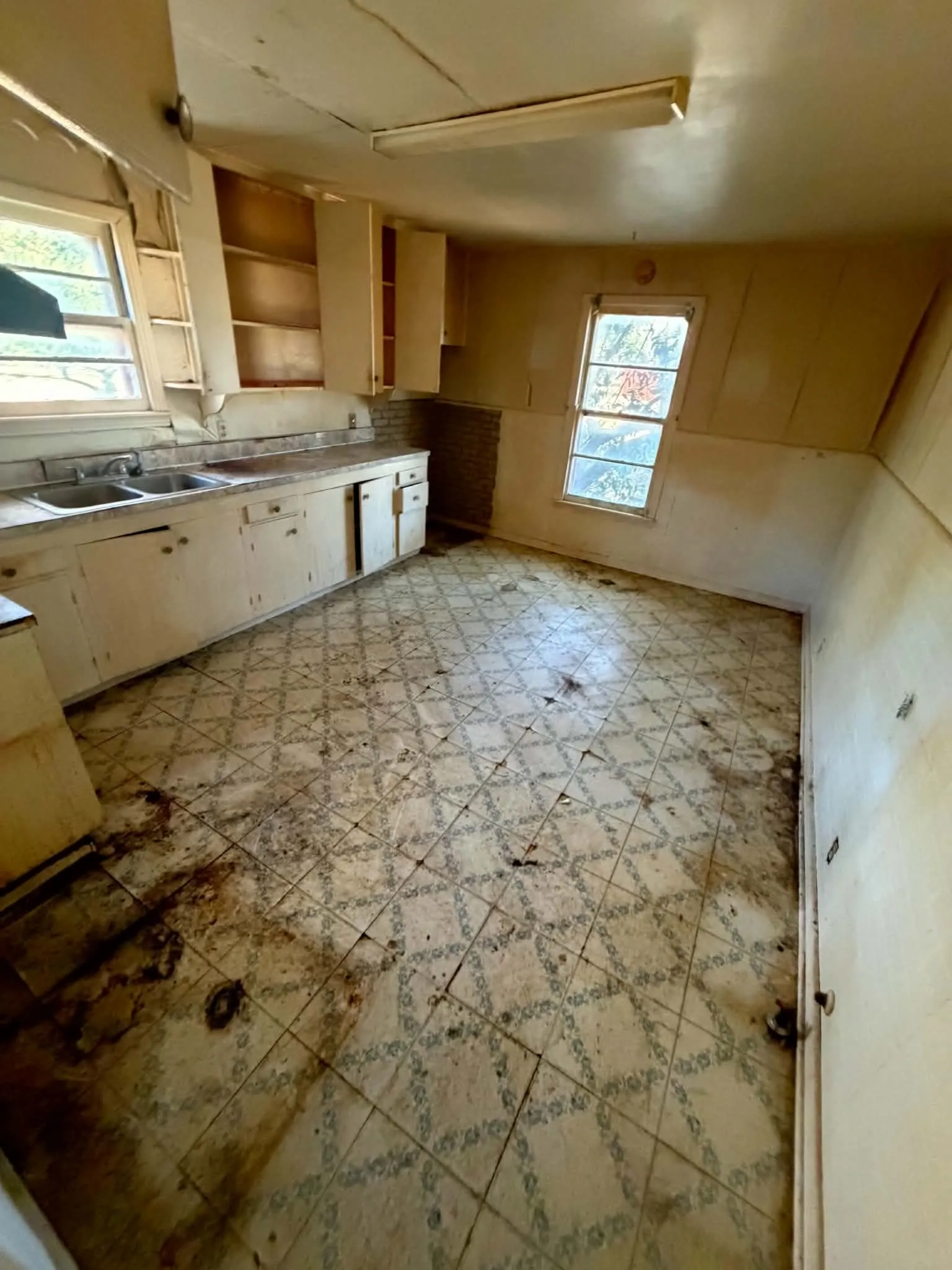 Single Family Residence For Sale in Ellis County , 317 College Street, Italy, Texas 76651, 3 Bedroom, 1 Bathroom, Garage spaces, 1,350 Sqft, built in 1959, mls#21386760, Real Estate Agent in Italy, Homes For Sale in Ellis county, Homes For Sale in Italy, Realtor in Italy Texas, Real Estate Brokerage Independent Realty Texas, Luminita Cordes Realtor