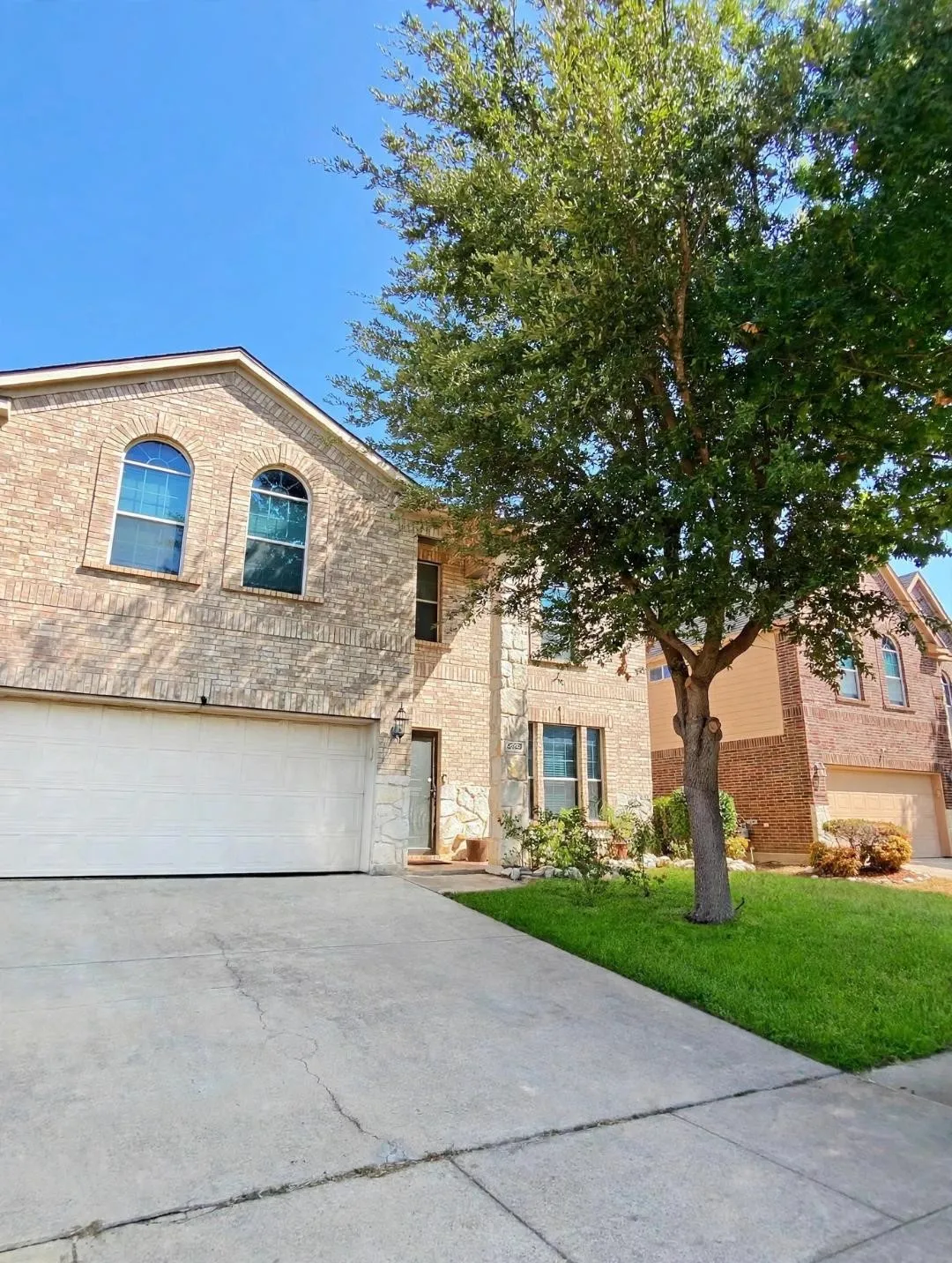 Single Family Residence For Sale in Tarrant County , 4344 Lake Stone Trail, Fort Worth, Texas 76123, 4 Bedroom, 3 Bathroom, 2 Garage spaces, 3,595 Sqft, built in 2006, mls#21385405, Real Estate Agent in Fort Worth, Homes For Sale in Tarrant county, Homes For Sale in Fort Worth, Realtor in Fort Worth Texas, Real Estate Brokerage Independent Realty Texas, Luminita Cordes Realtor