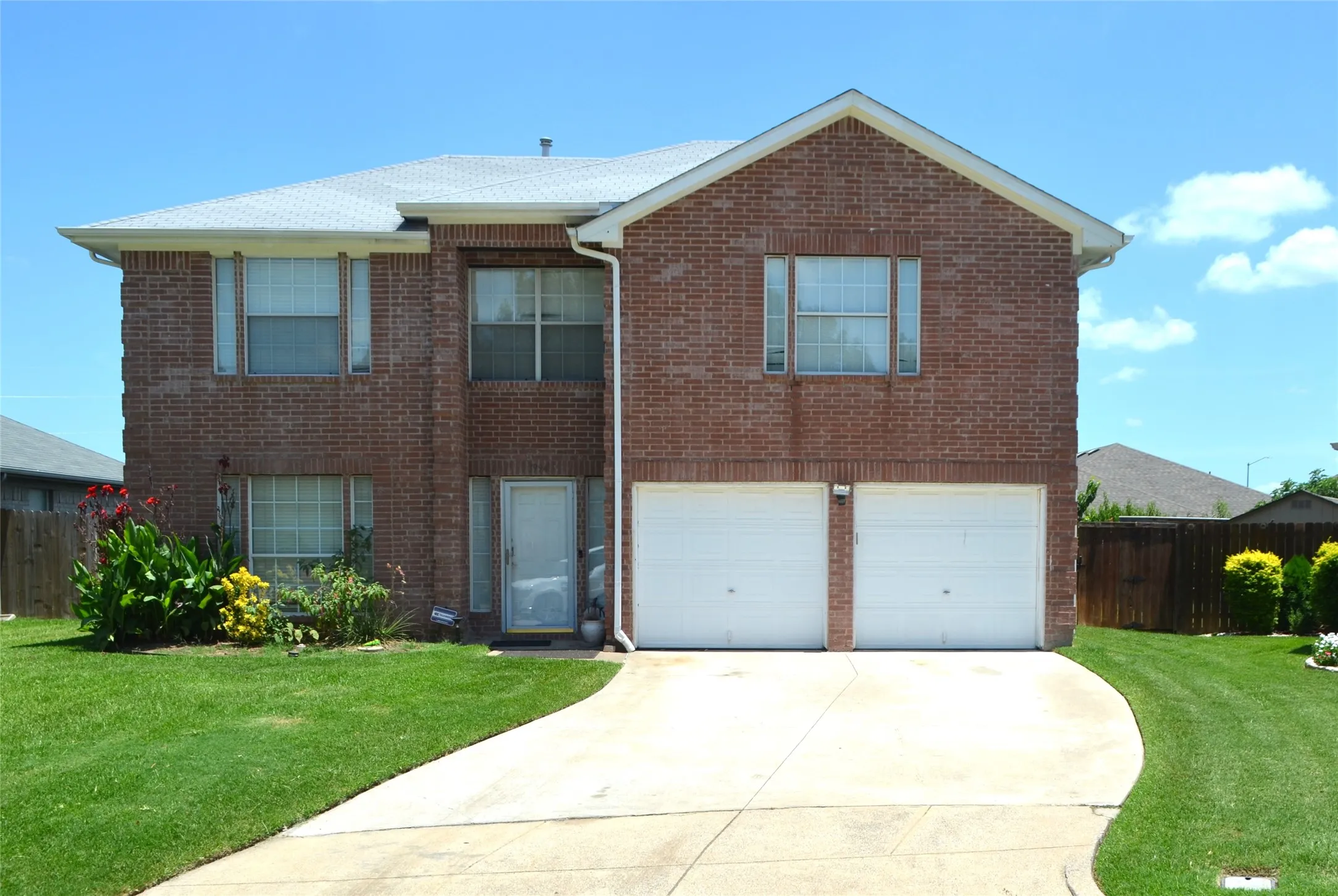 Single Family Residence For Sale in Dallas County , 3994 Sword Dancer Way, Grand Prairie, Texas 75052, 4 Bedroom, 3 Bathroom, 2 Garage spaces, 2,338 Sqft, built in 1994, mls#21382737, Real Estate Agent in Grand Prairie, Homes For Sale in Dallas county, Homes For Sale in Grand Prairie, Realtor in Grand Prairie Texas, Real Estate Brokerage Independent Realty Texas, Luminita Cordes Realtor