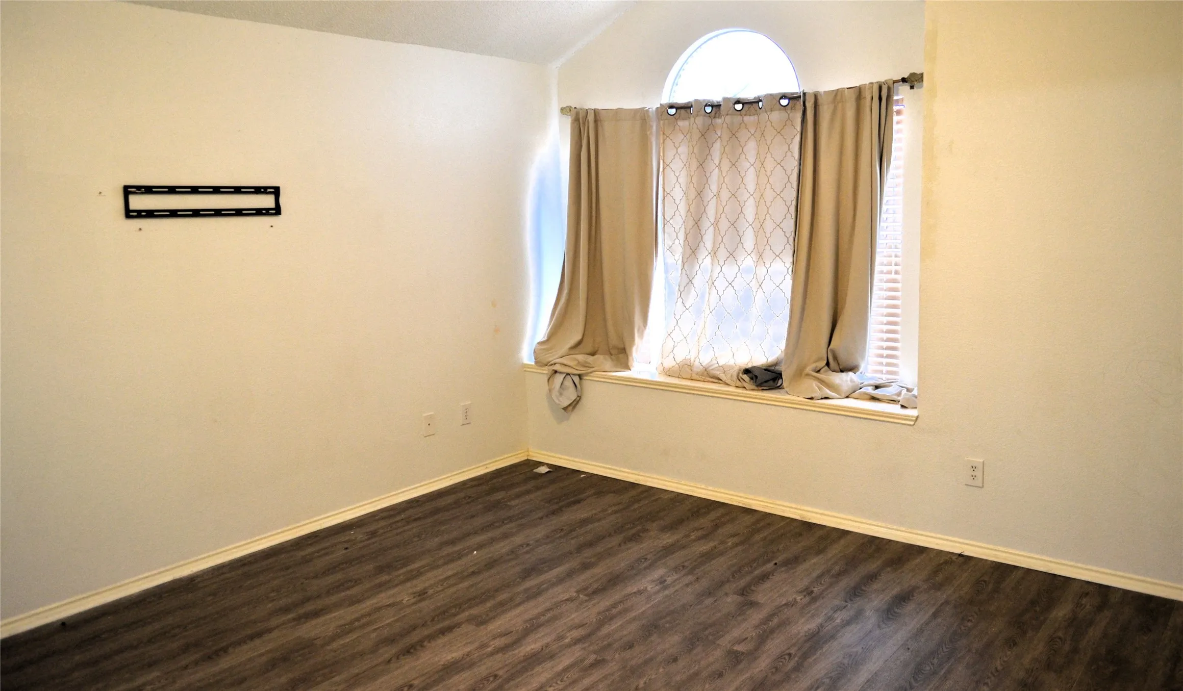 Vaulted ceiling with wood-finish flooring