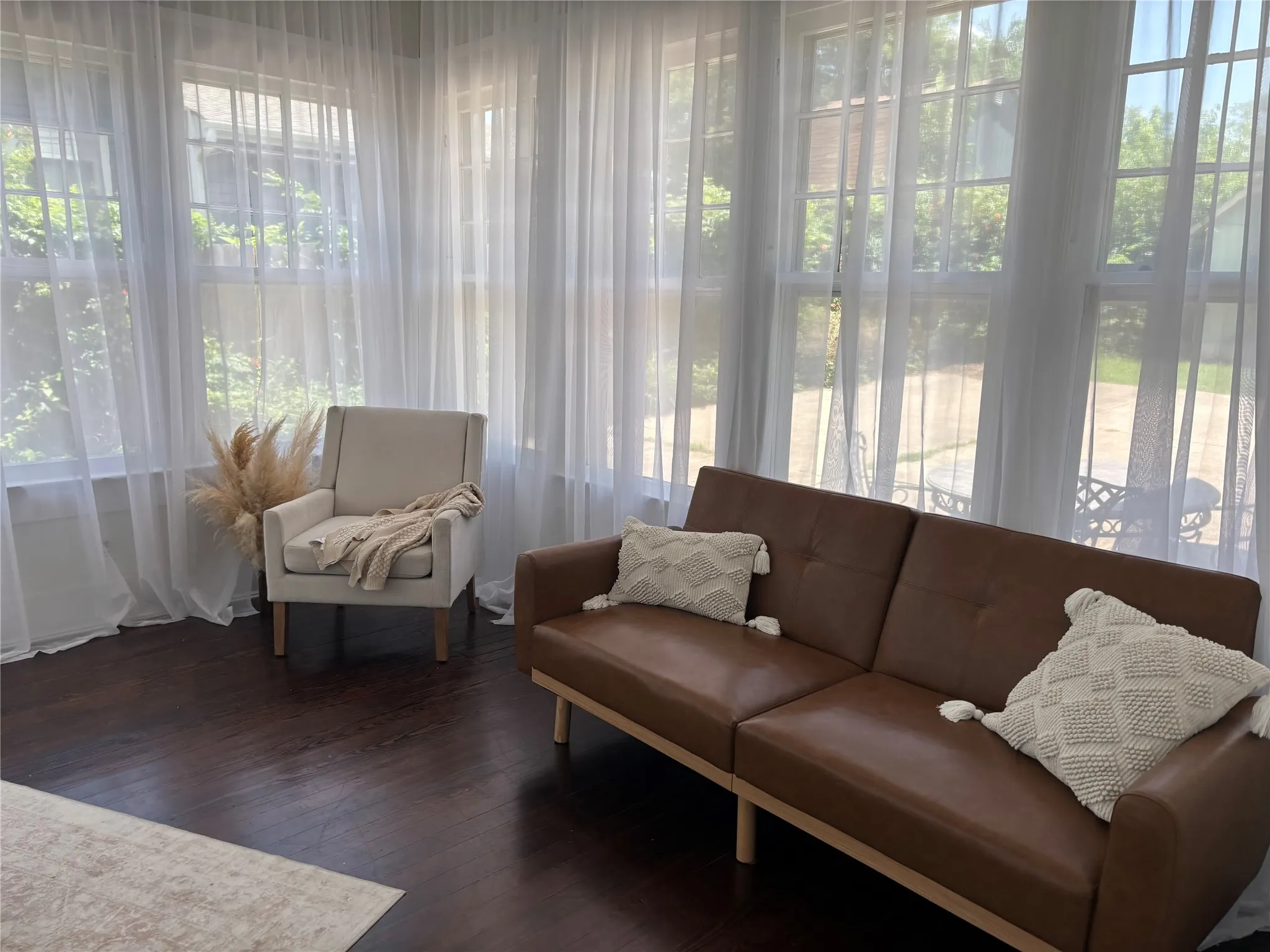 Single Family Residence For Rent in Fannin County , 311 W Sam Rayburn Drive, Bonham, Texas 75418, 2 Bedroom, 1 Bathroom, Garage spaces, 1,215 Sqft, built in 1905, mls#21365219, Real Estate Agent in Bonham, Homes For Rent in Fannin county, Homes For Rent in Bonham, Realtor in Bonham Texas, Real Estate Brokerage Independent Realty Texas, Luminita Cordes Realtor