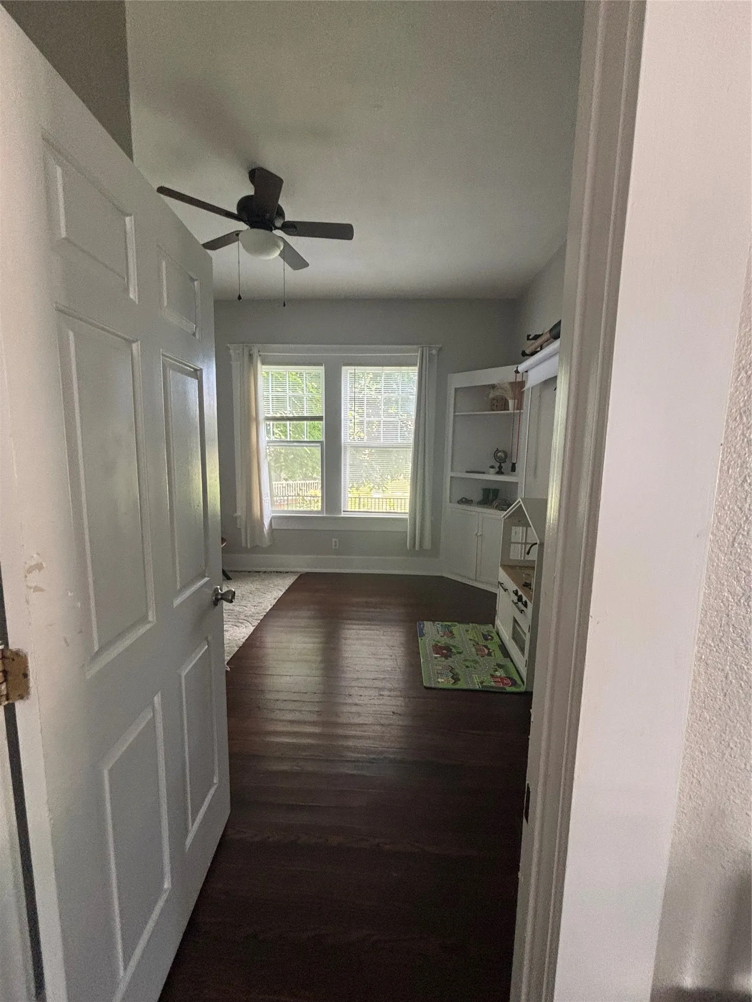 Single Family Residence For Rent in Fannin County , 311 W Sam Rayburn Drive, Bonham, Texas 75418, 2 Bedroom, 1 Bathroom, Garage spaces, 1,215 Sqft, built in 1905, mls#21365219, Real Estate Agent in Bonham, Homes For Rent in Fannin county, Homes For Rent in Bonham, Realtor in Bonham Texas, Real Estate Brokerage Independent Realty Texas, Luminita Cordes Realtor