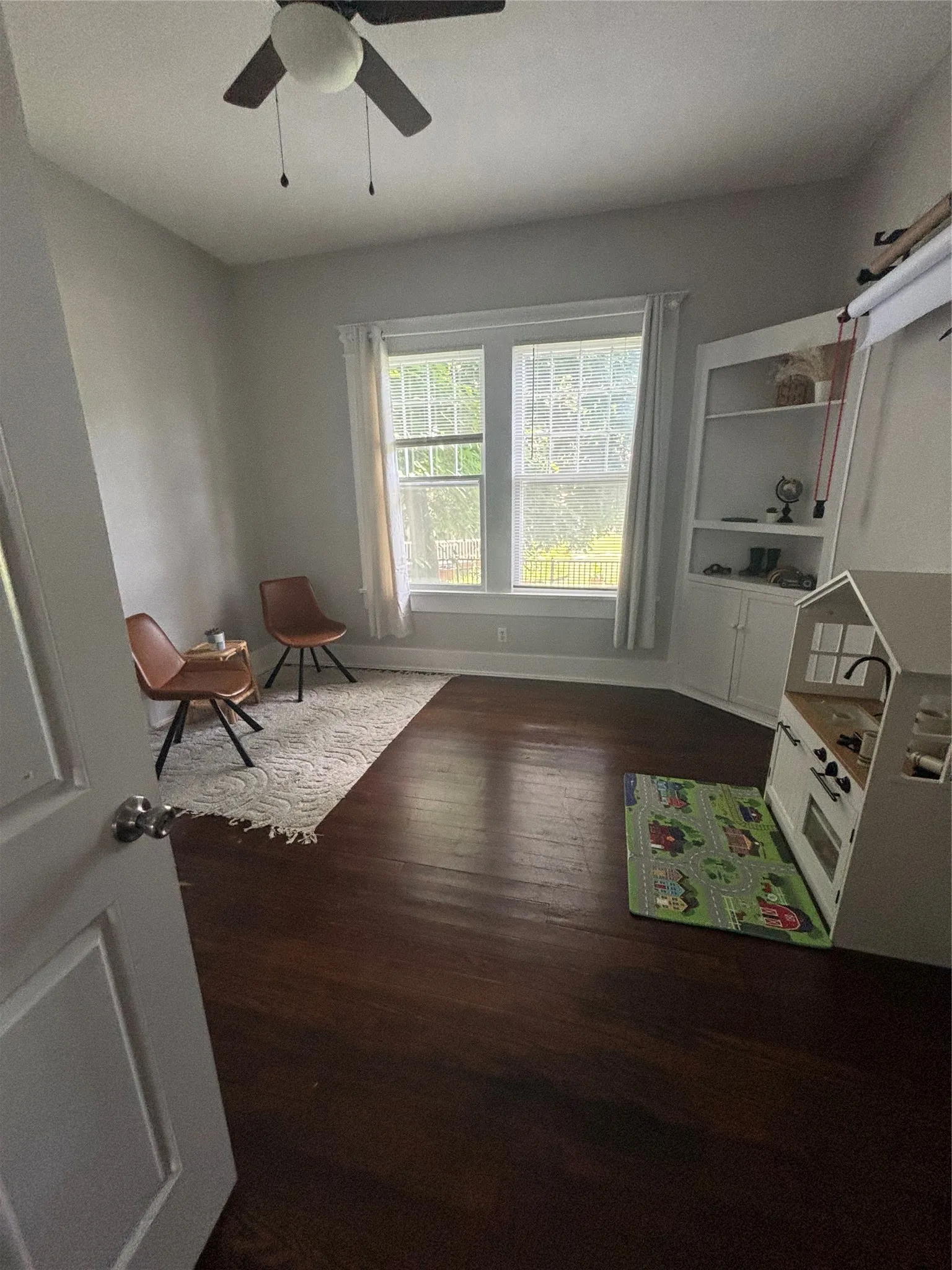 Single Family Residence For Rent in Fannin County , 311 W Sam Rayburn Drive, Bonham, Texas 75418, 2 Bedroom, 1 Bathroom, Garage spaces, 1,215 Sqft, built in 1905, mls#21365219, Real Estate Agent in Bonham, Homes For Rent in Fannin county, Homes For Rent in Bonham, Realtor in Bonham Texas, Real Estate Brokerage Independent Realty Texas, Luminita Cordes Realtor