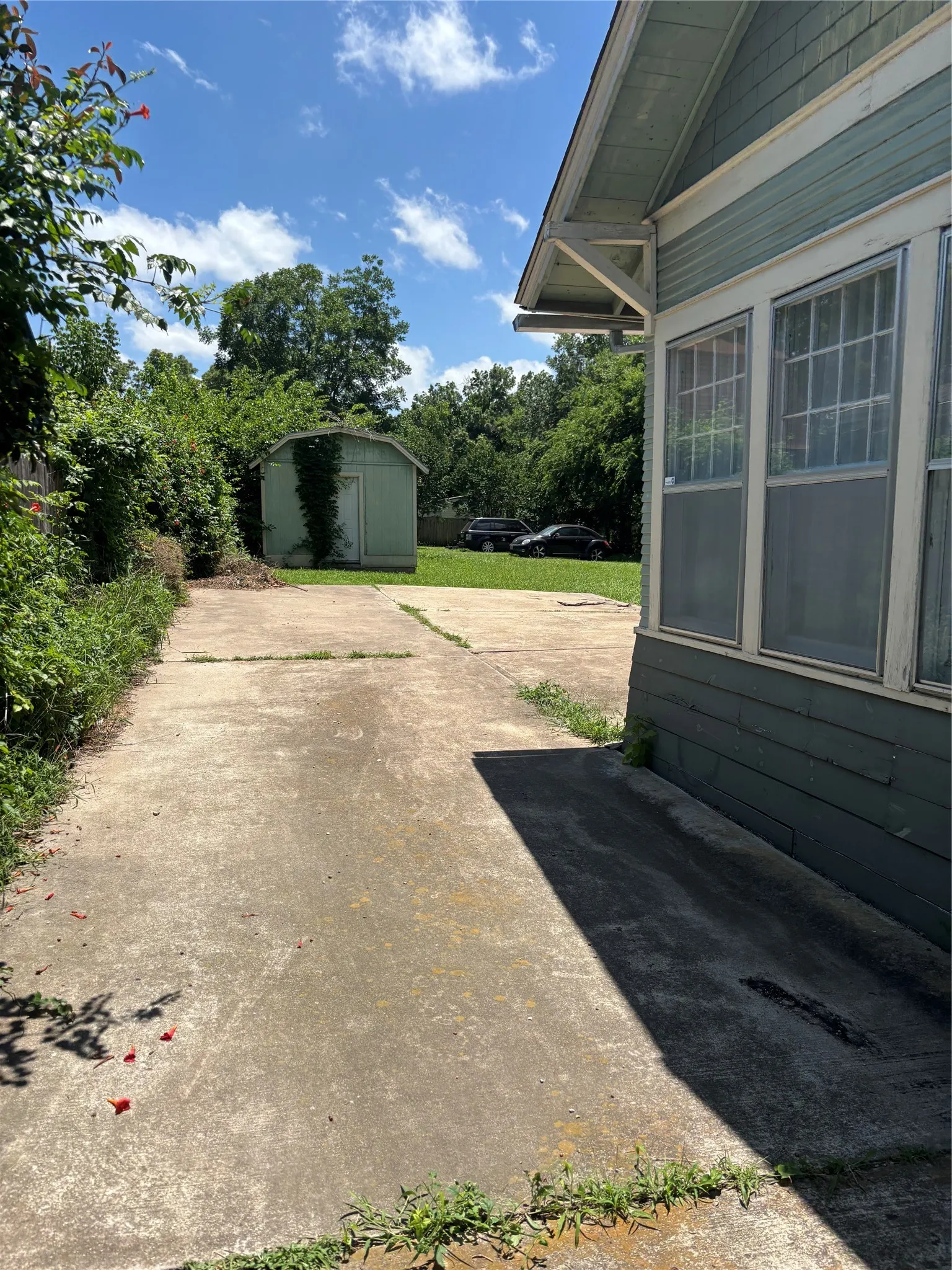 Single Family Residence For Rent in Fannin County , 311 W Sam Rayburn Drive, Bonham, Texas 75418, 2 Bedroom, 1 Bathroom, Garage spaces, 1,215 Sqft, built in 1905, mls#21365219, Real Estate Agent in Bonham, Homes For Rent in Fannin county, Homes For Rent in Bonham, Realtor in Bonham Texas, Real Estate Brokerage Independent Realty Texas, Luminita Cordes Realtor