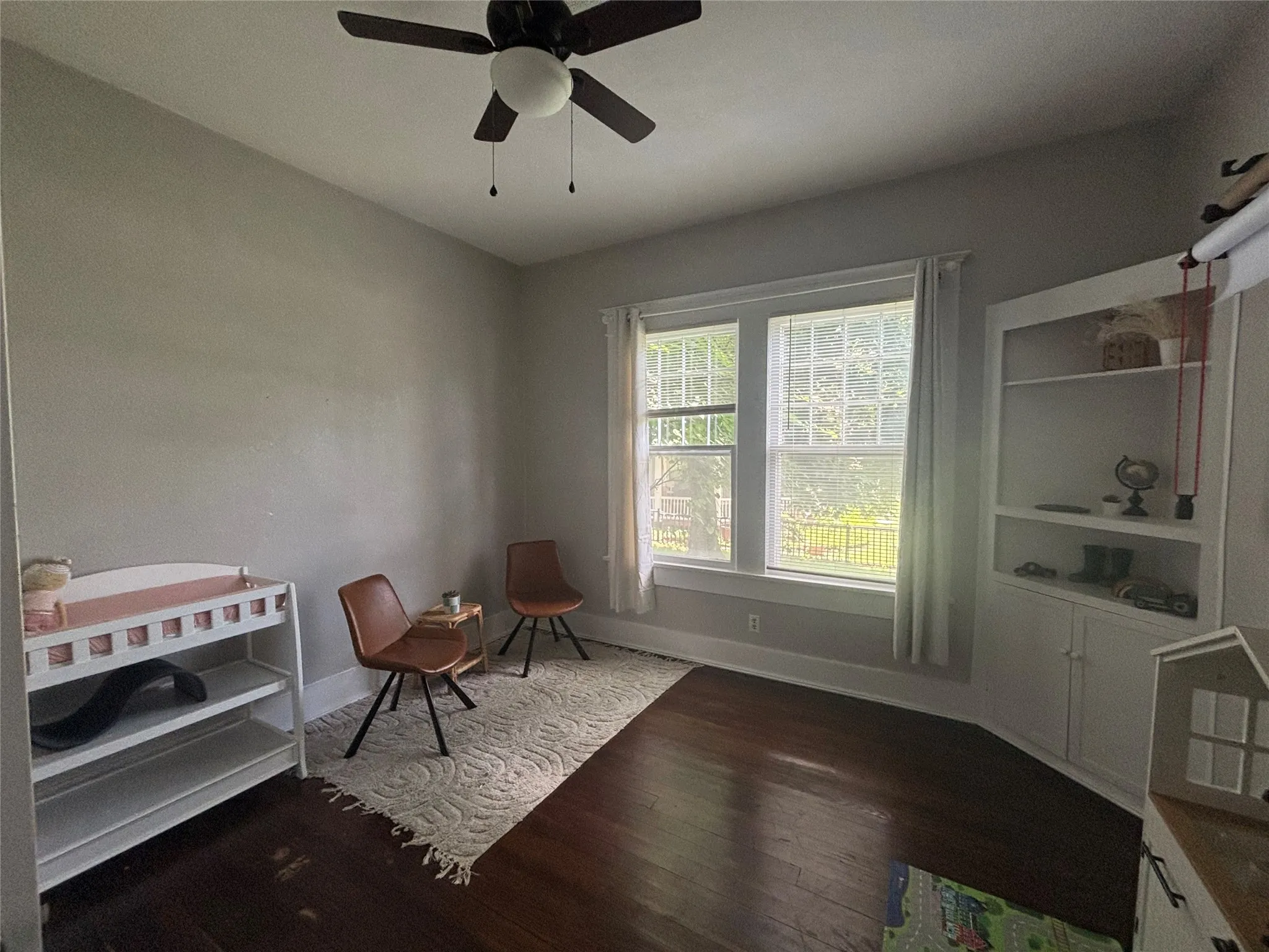 Single Family Residence For Rent in Fannin County , 311 W Sam Rayburn Drive, Bonham, Texas 75418, 2 Bedroom, 1 Bathroom, Garage spaces, 1,215 Sqft, built in 1905, mls#21365219, Real Estate Agent in Bonham, Homes For Rent in Fannin county, Homes For Rent in Bonham, Realtor in Bonham Texas, Real Estate Brokerage Independent Realty Texas, Luminita Cordes Realtor