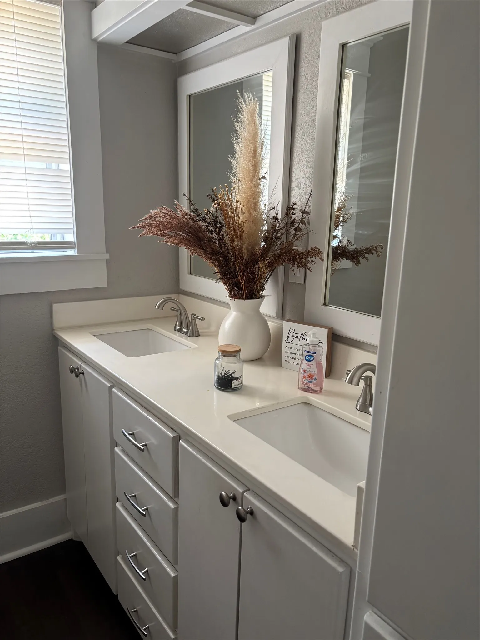 Single Family Residence For Rent in Fannin County , 311 W Sam Rayburn Drive, Bonham, Texas 75418, 2 Bedroom, 1 Bathroom, Garage spaces, 1,215 Sqft, built in 1905, mls#21365219, Real Estate Agent in Bonham, Homes For Rent in Fannin county, Homes For Rent in Bonham, Realtor in Bonham Texas, Real Estate Brokerage Independent Realty Texas, Luminita Cordes Realtor