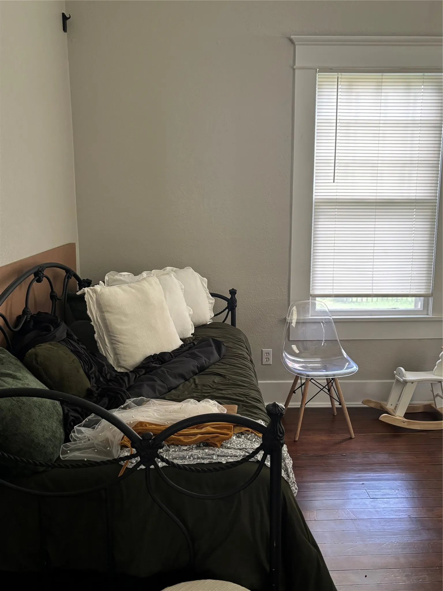 Single Family Residence For Rent in Fannin County , 311 W Sam Rayburn Drive, Bonham, Texas 75418, 2 Bedroom, 1 Bathroom, Garage spaces, 1,215 Sqft, built in 1905, mls#21365219, Real Estate Agent in Bonham, Homes For Rent in Fannin county, Homes For Rent in Bonham, Realtor in Bonham Texas, Real Estate Brokerage Independent Realty Texas, Luminita Cordes Realtor