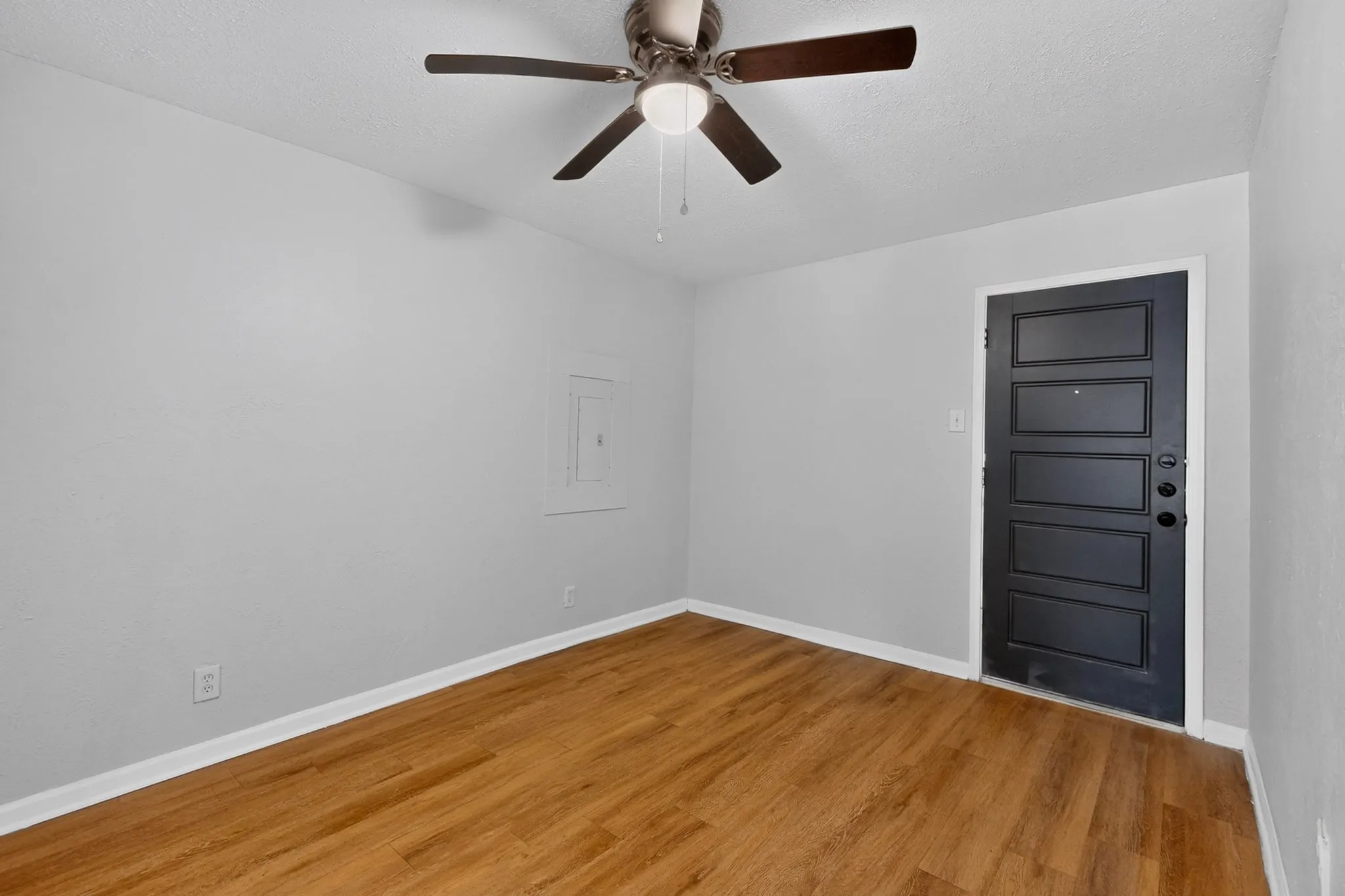 Single Family Residence For Rent in Tarrant County , 1809 W Sanford Street, Arlington, Texas 76012, 4 Bedroom, 2 Bathroom, 1 Garage spaces, 1,286 Sqft, built in 1960, mls#21386768, Real Estate Agent in Arlington, Homes For Rent in Tarrant county, Homes For Rent in Arlington, Realtor in Arlington Texas, Real Estate Brokerage Independent Realty Texas, Luminita Cordes Realtor