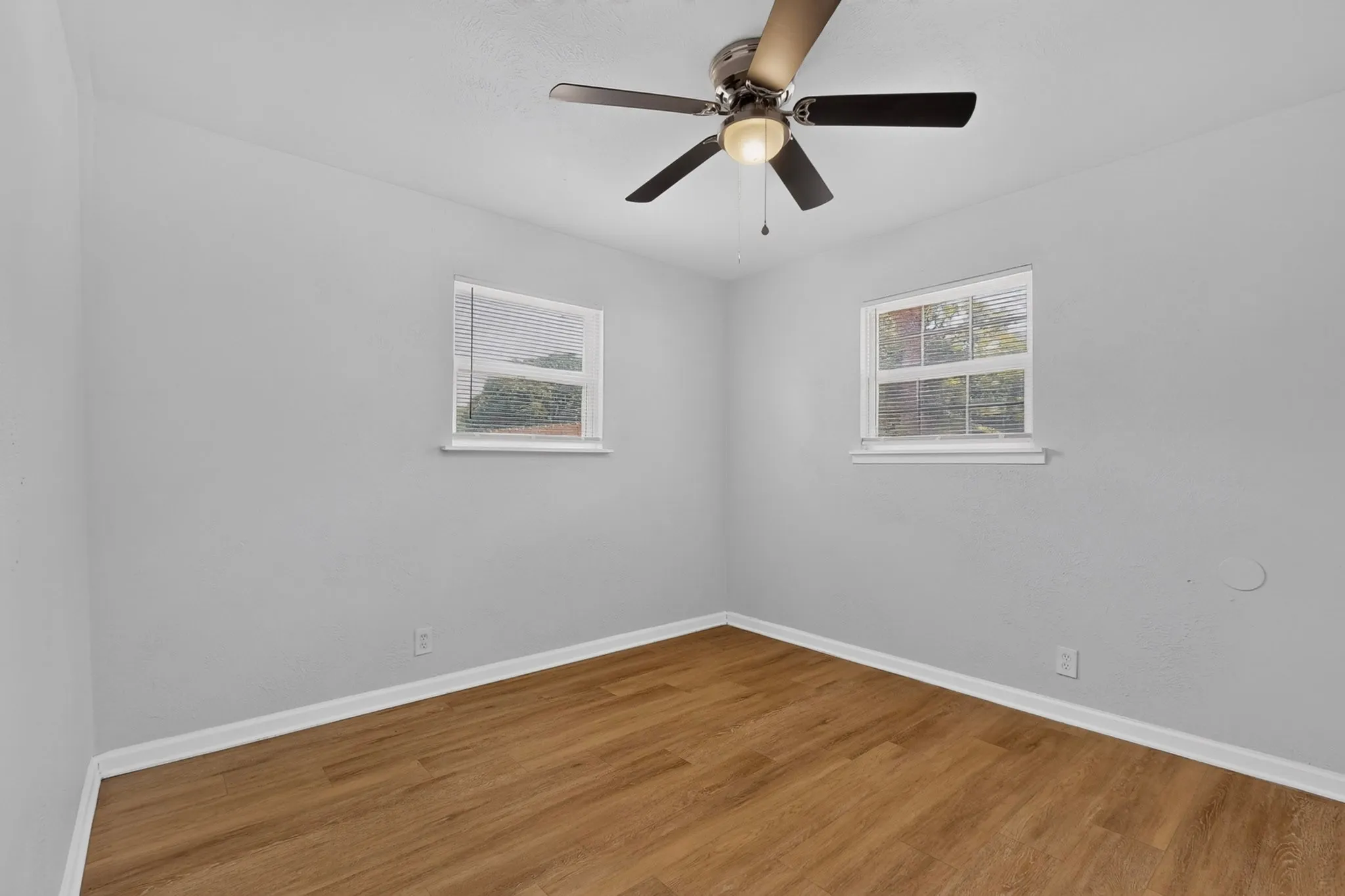 Single Family Residence For Rent in Tarrant County , 1809 W Sanford Street, Arlington, Texas 76012, 4 Bedroom, 2 Bathroom, 1 Garage spaces, 1,286 Sqft, built in 1960, mls#21386768, Real Estate Agent in Arlington, Homes For Rent in Tarrant county, Homes For Rent in Arlington, Realtor in Arlington Texas, Real Estate Brokerage Independent Realty Texas, Luminita Cordes Realtor