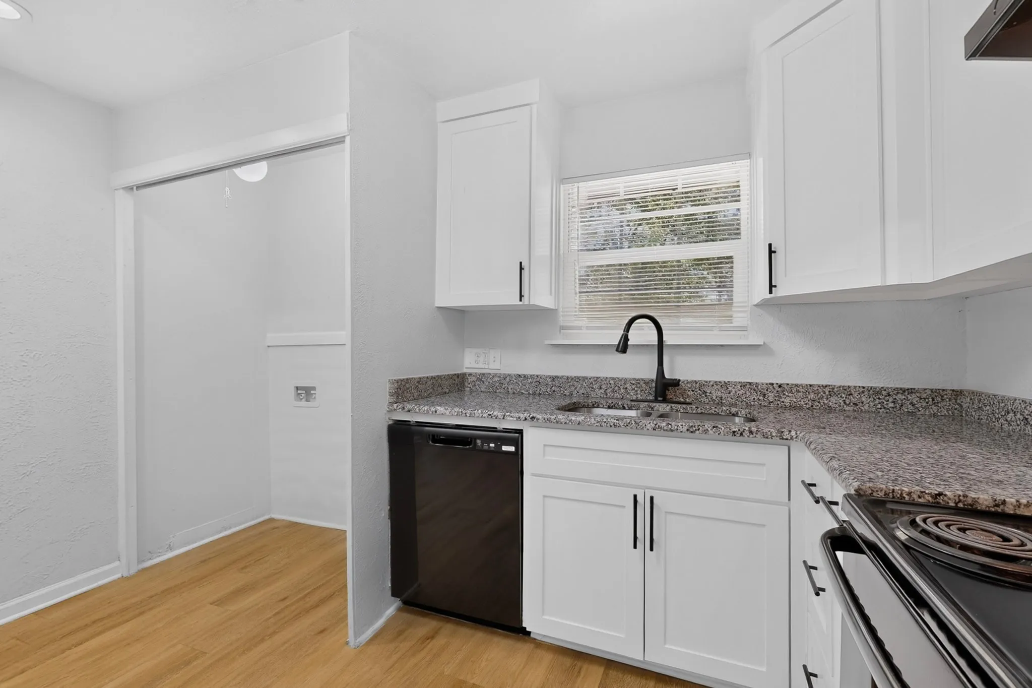 Single Family Residence For Rent in Tarrant County , 1809 W Sanford Street, Arlington, Texas 76012, 4 Bedroom, 2 Bathroom, 1 Garage spaces, 1,286 Sqft, built in 1960, mls#21386768, Real Estate Agent in Arlington, Homes For Rent in Tarrant county, Homes For Rent in Arlington, Realtor in Arlington Texas, Real Estate Brokerage Independent Realty Texas, Luminita Cordes Realtor