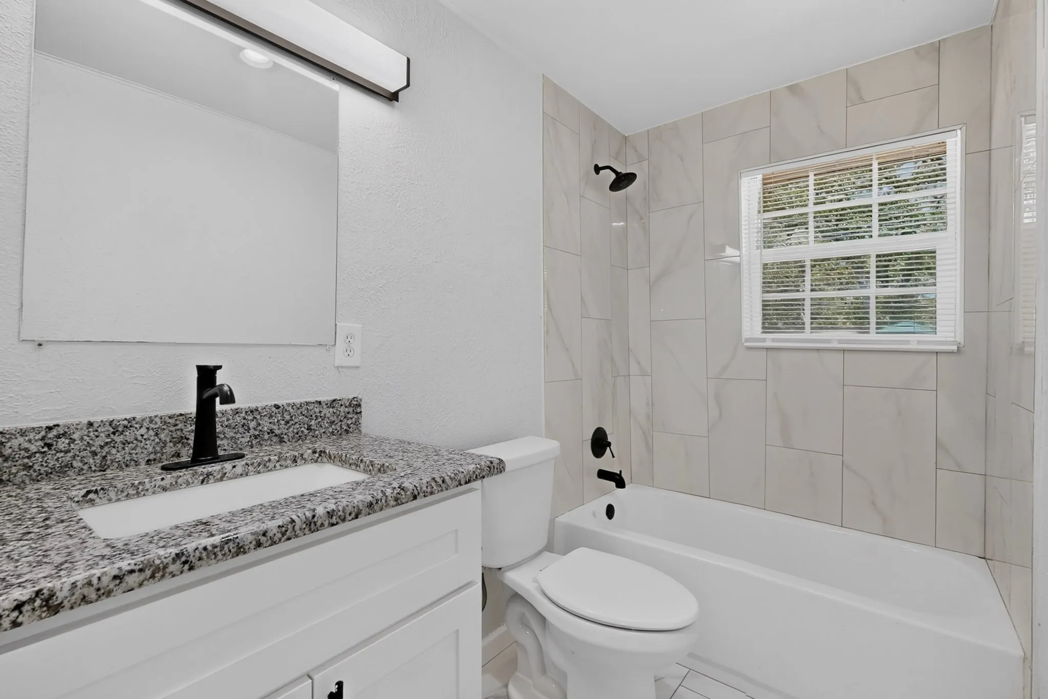 Single Family Residence For Rent in Tarrant County , 1809 W Sanford Street, Arlington, Texas 76012, 4 Bedroom, 2 Bathroom, 1 Garage spaces, 1,286 Sqft, built in 1960, mls#21386768, Real Estate Agent in Arlington, Homes For Rent in Tarrant county, Homes For Rent in Arlington, Realtor in Arlington Texas, Real Estate Brokerage Independent Realty Texas, Luminita Cordes Realtor