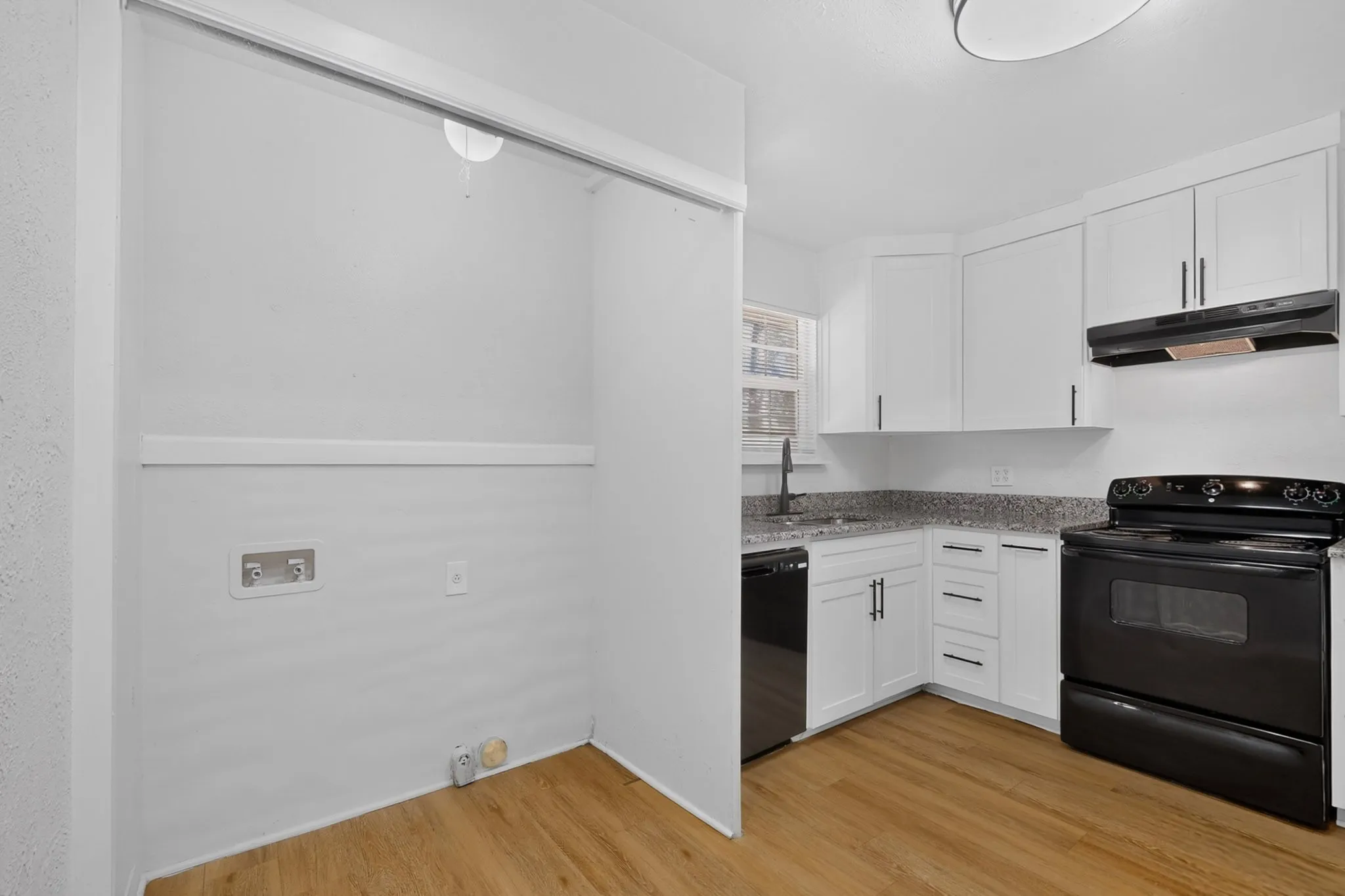 Single Family Residence For Rent in Tarrant County , 1809 W Sanford Street, Arlington, Texas 76012, 4 Bedroom, 2 Bathroom, 1 Garage spaces, 1,286 Sqft, built in 1960, mls#21386768, Real Estate Agent in Arlington, Homes For Rent in Tarrant county, Homes For Rent in Arlington, Realtor in Arlington Texas, Real Estate Brokerage Independent Realty Texas, Luminita Cordes Realtor