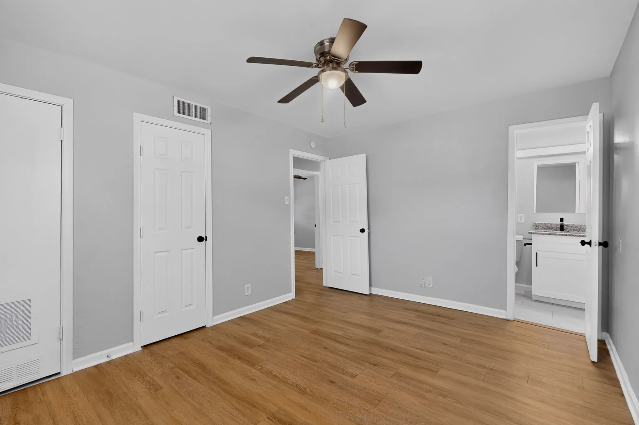 Single Family Residence For Rent in Tarrant County , 1809 W Sanford Street, Arlington, Texas 76012, 4 Bedroom, 2 Bathroom, 1 Garage spaces, 1,286 Sqft, built in 1960, mls#21386768, Real Estate Agent in Arlington, Homes For Rent in Tarrant county, Homes For Rent in Arlington, Realtor in Arlington Texas, Real Estate Brokerage Independent Realty Texas, Luminita Cordes Realtor