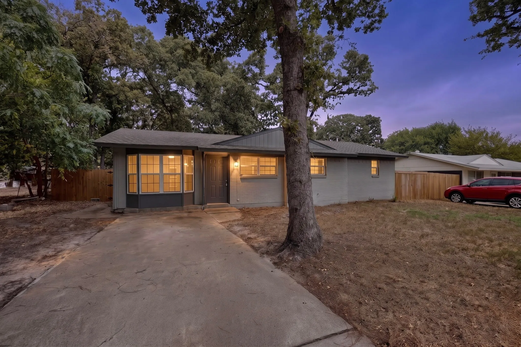 Single Family Residence For Rent in Tarrant County , 1809 W Sanford Street, Arlington, Texas 76012, 4 Bedroom, 2 Bathroom, 1 Garage spaces, 1,286 Sqft, built in 1960, mls#21386768, Real Estate Agent in Arlington, Homes For Rent in Tarrant county, Homes For Rent in Arlington, Realtor in Arlington Texas, Real Estate Brokerage Independent Realty Texas, Luminita Cordes Realtor