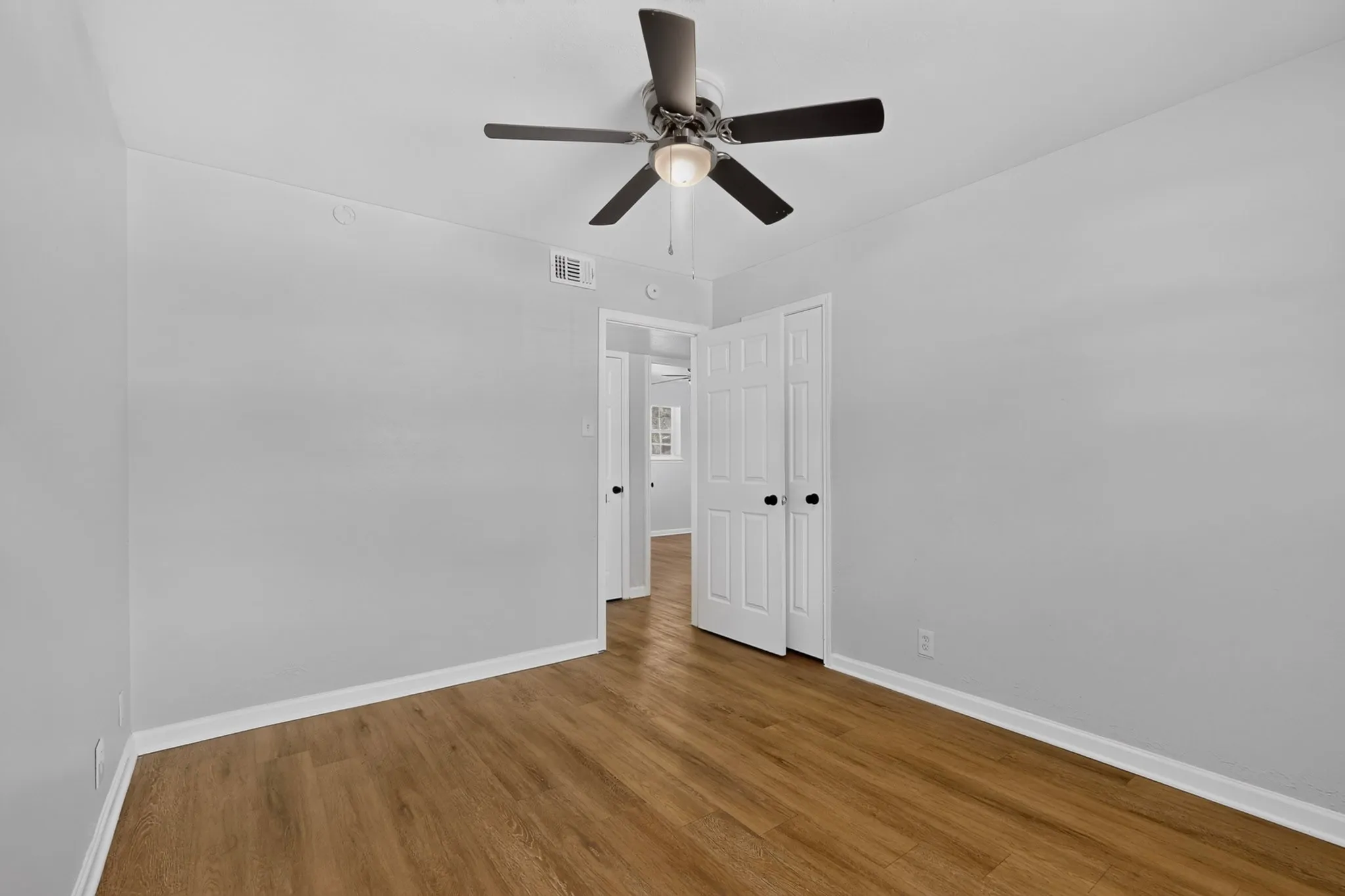 Single Family Residence For Rent in Tarrant County , 1809 W Sanford Street, Arlington, Texas 76012, 4 Bedroom, 2 Bathroom, 1 Garage spaces, 1,286 Sqft, built in 1960, mls#21386768, Real Estate Agent in Arlington, Homes For Rent in Tarrant county, Homes For Rent in Arlington, Realtor in Arlington Texas, Real Estate Brokerage Independent Realty Texas, Luminita Cordes Realtor